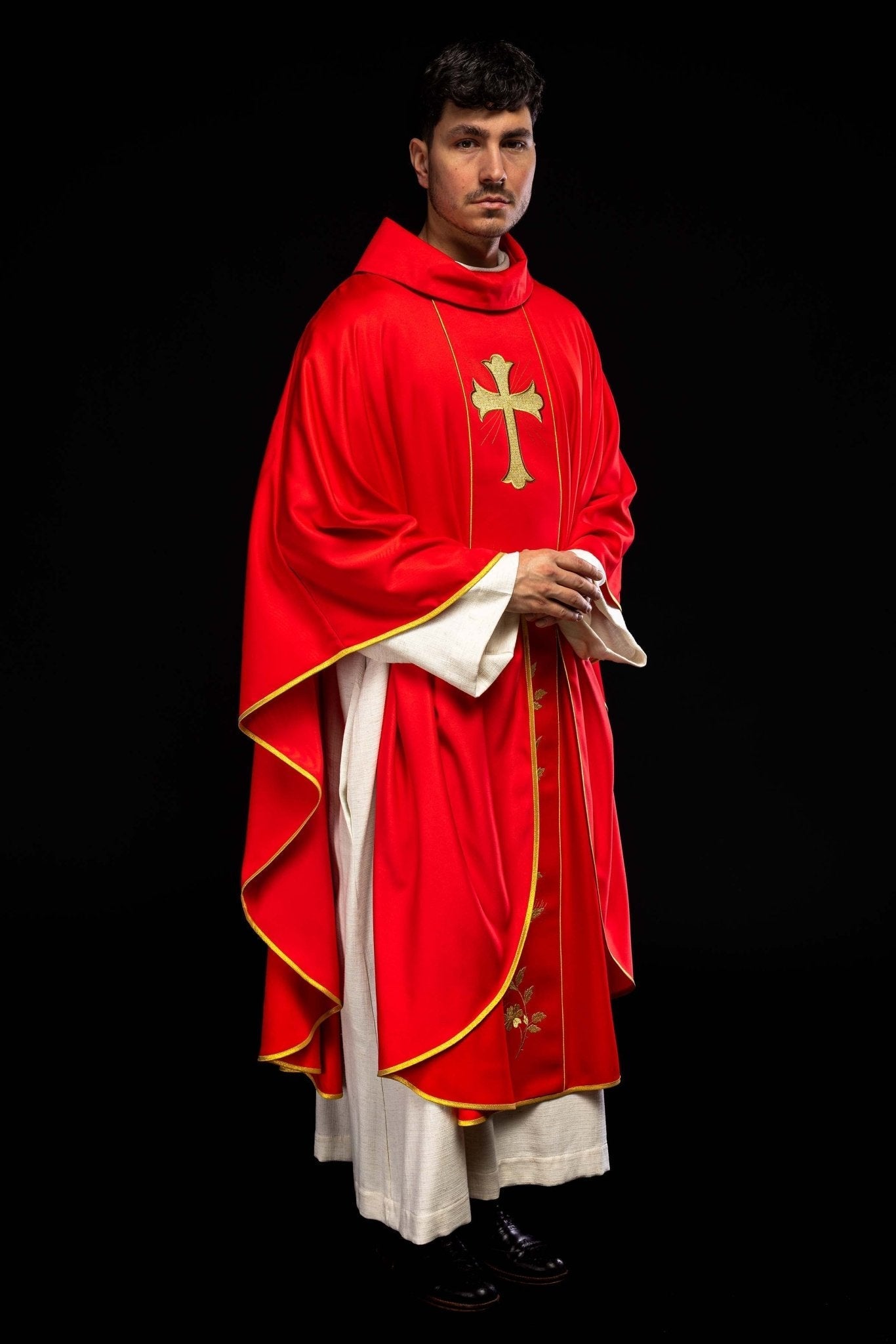Chasuble with embroidered cross and ears of wheat in red KOR/375/02/53 CZERWONY - HAFTINAUSA.COM