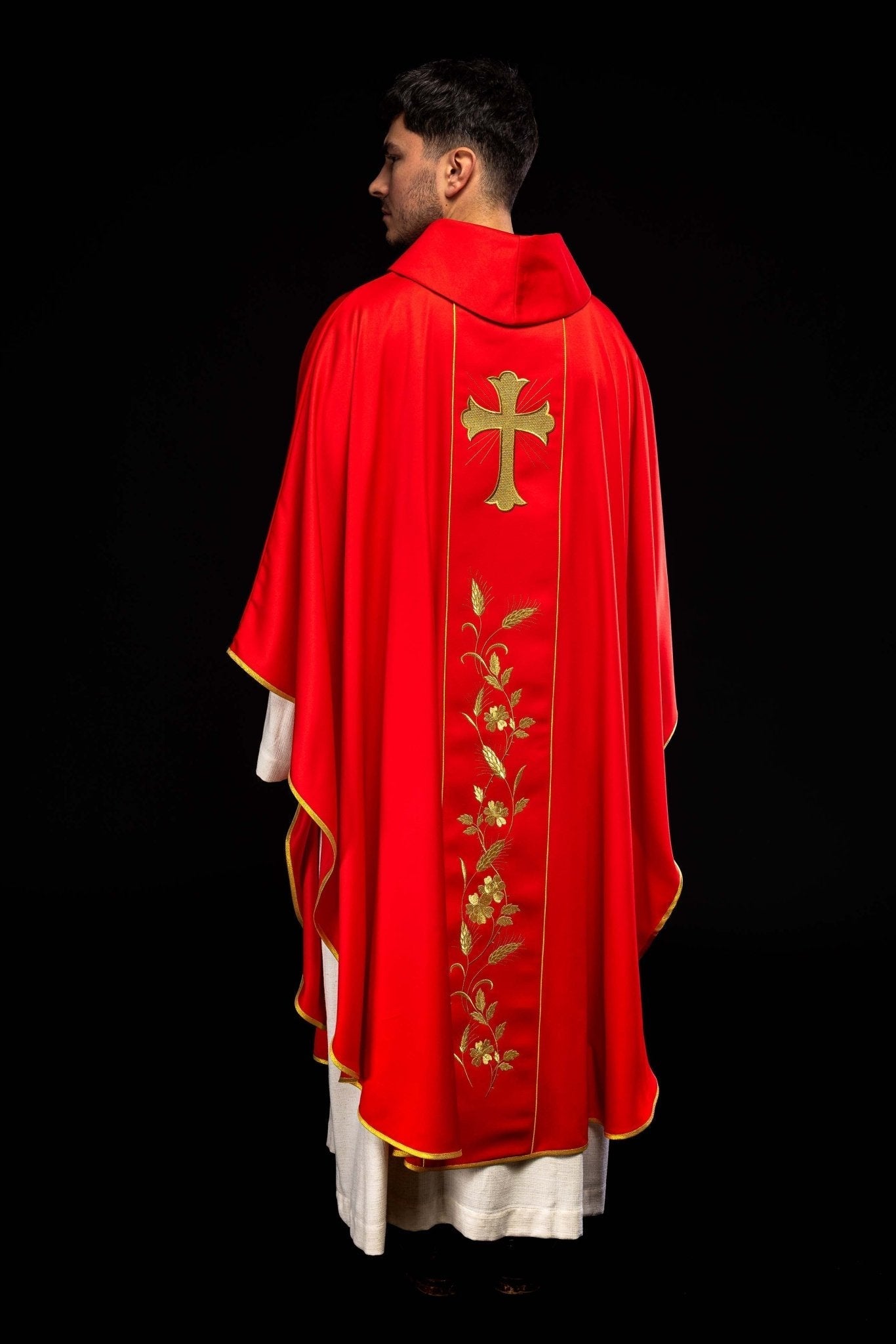 Chasuble with embroidered cross and ears of wheat in red KOR/375/02/53 CZERWONY - HAFTINAUSA.COM