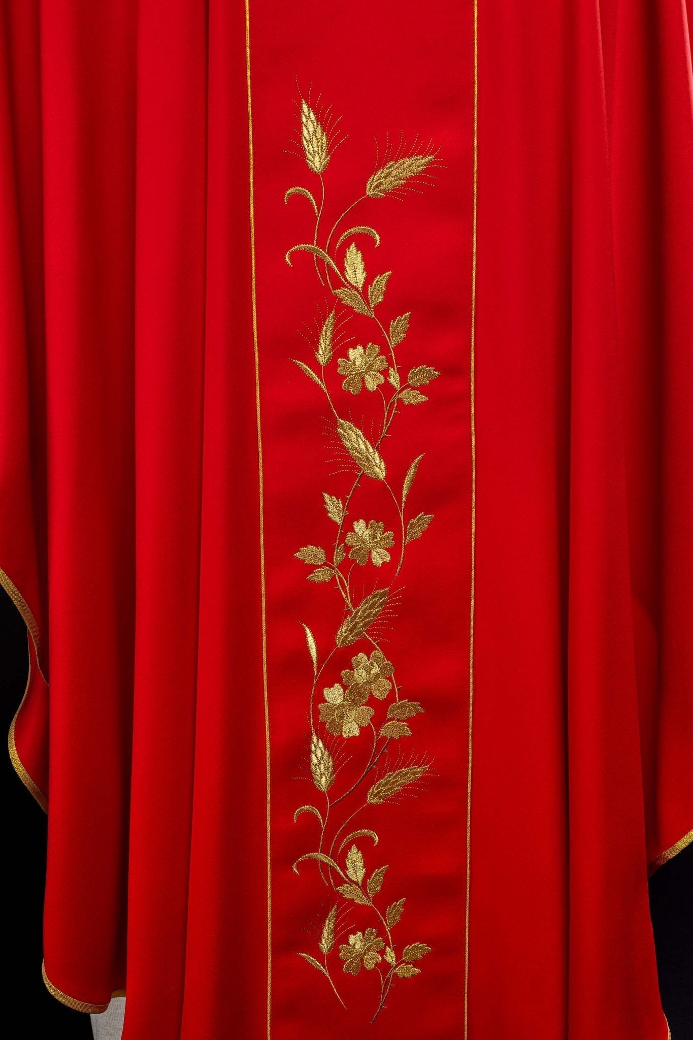 Chasuble with embroidered cross and ears of wheat in red KOR/375/02/53 CZERWONY - HAFTINAUSA.COM