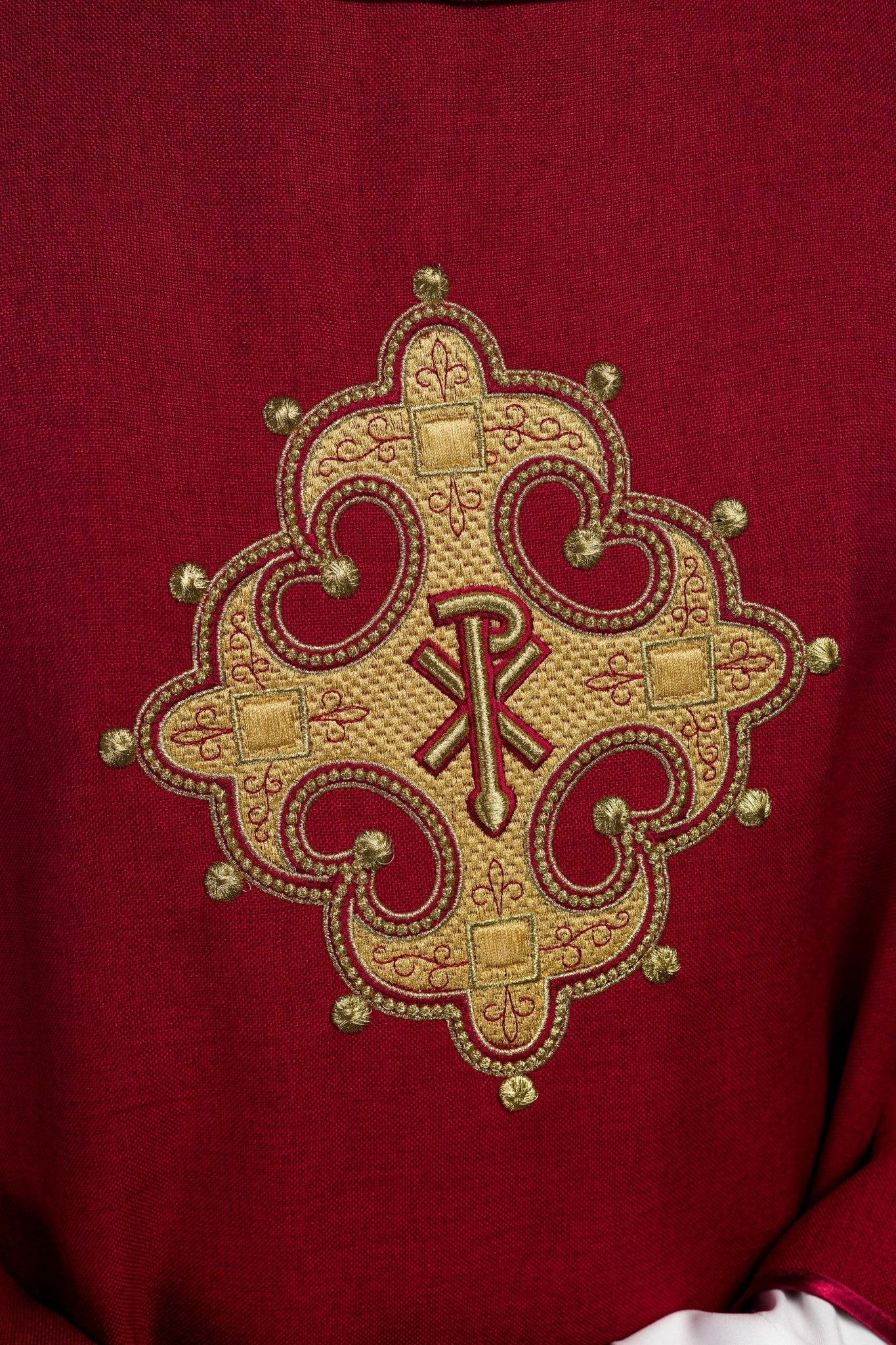 Chasuble with embroidered cross and gold trim on collar in red S - 7065 - 02 - 70 - HAFTINAUSA.COM