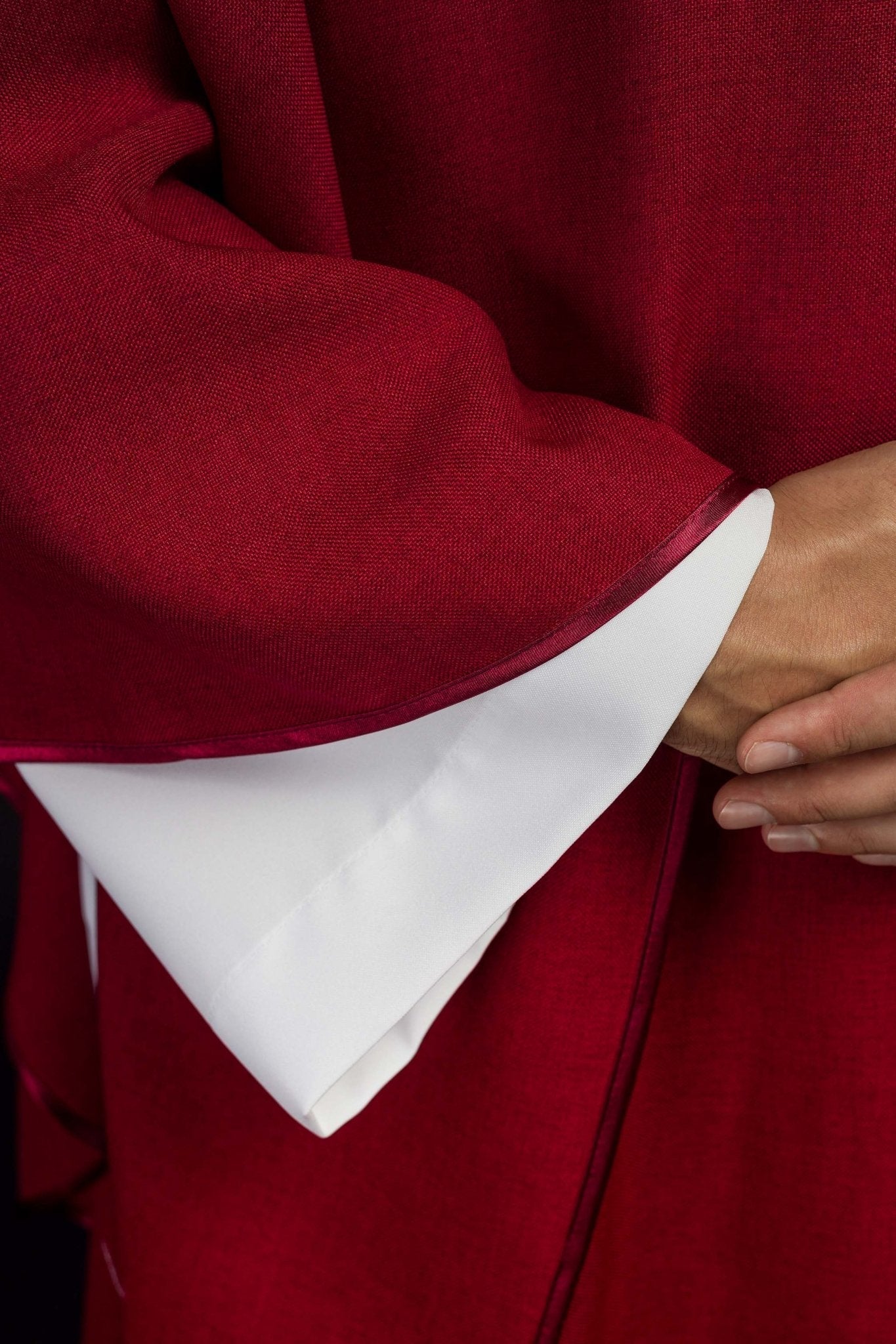 Chasuble with embroidered cross and gold trim on collar in red S - 7065 - 02 - 70 - HAFTINAUSA.COM