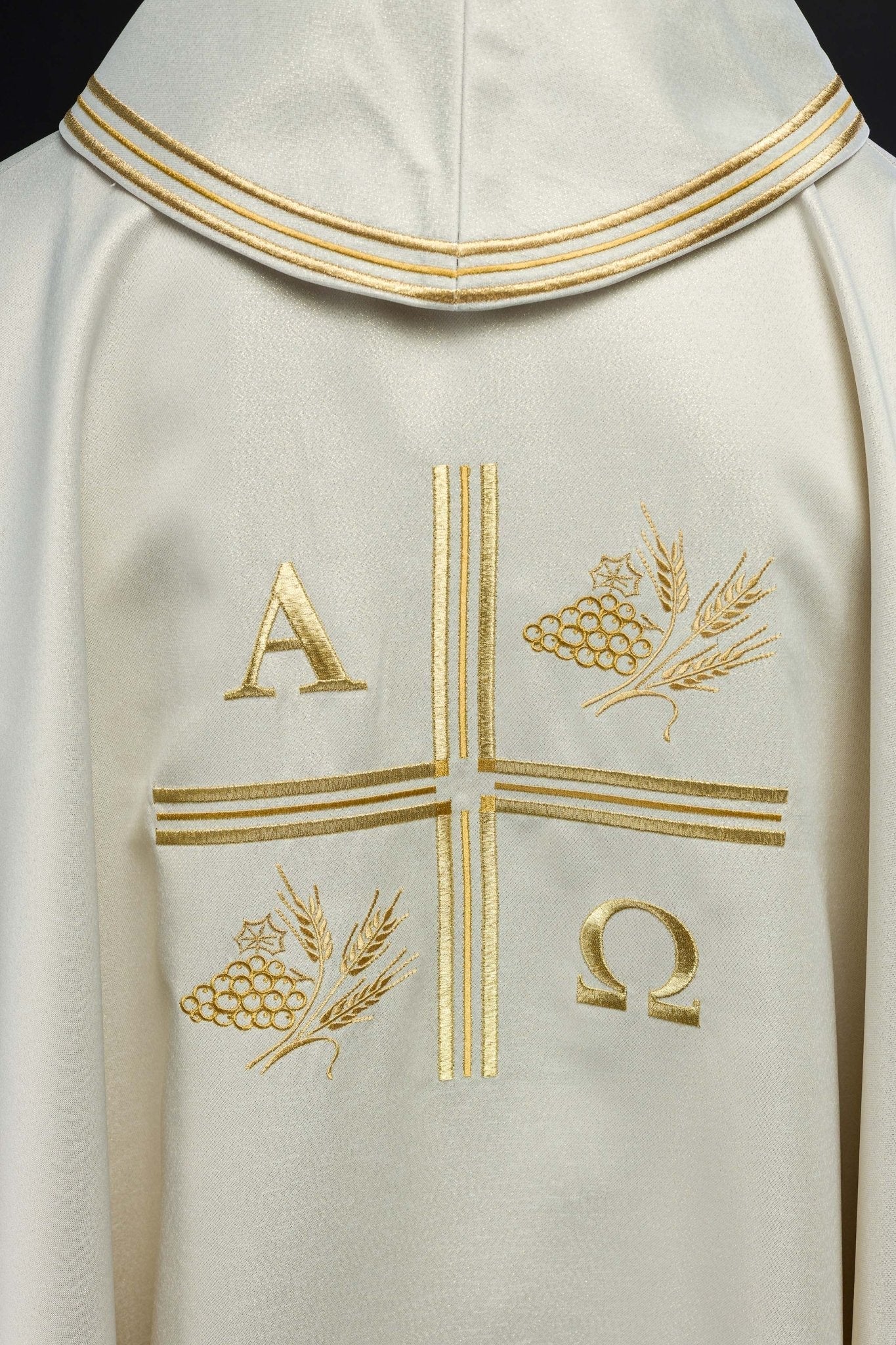 Chasuble with embroidered cross and motifs of Alpha and Omega and ears in ecru color S - 7053 - 05 - 54 - HAFTINAUSA.COM