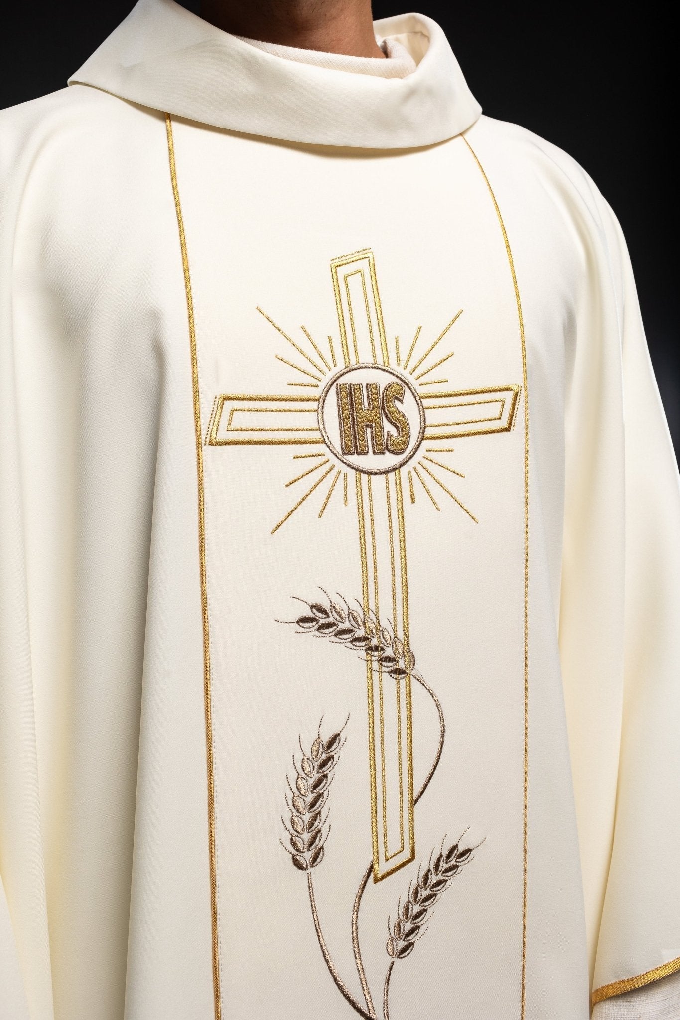 Chasuble with embroidered Cross IHS symbol in ecru KOR/074/05/01 ECRU - HAFTINAUSA.COM