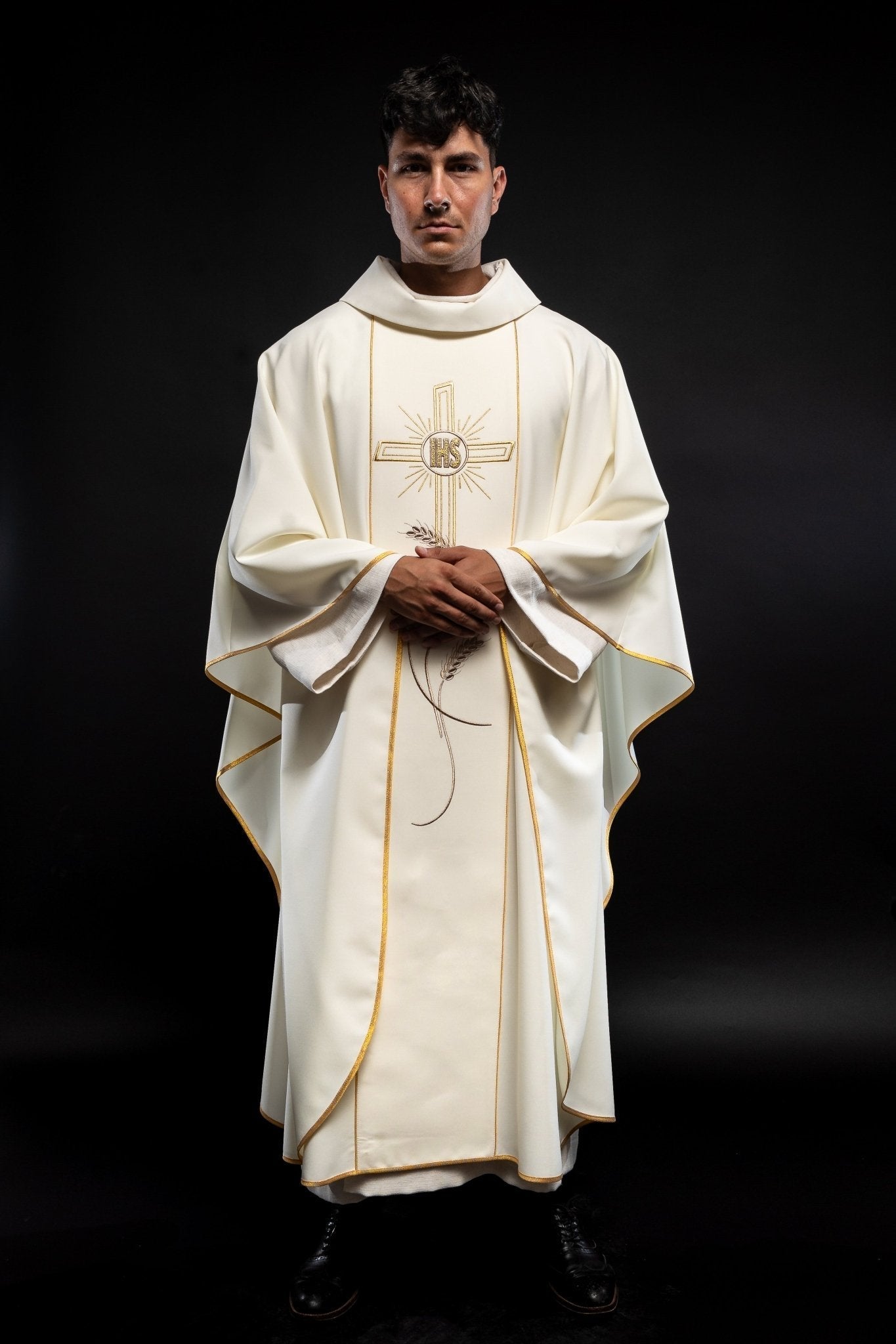 Chasuble with embroidered Cross IHS symbol in ecru KOR/074/05/01 ECRU - HAFTINAUSA.COM