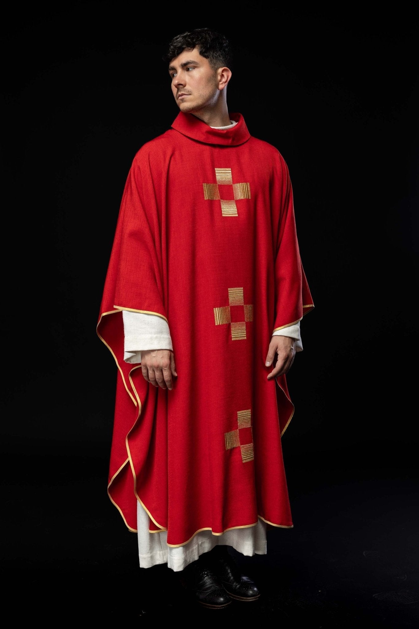 Chasuble with embroidered Crosses in red HA7011 - 02 CZERWONY - HAFTINAUSA.COM