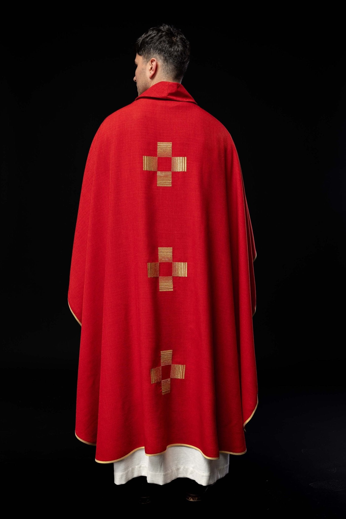 Chasuble with embroidered Crosses in red HA7011 - 02 CZERWONY - HAFTINAUSA.COM