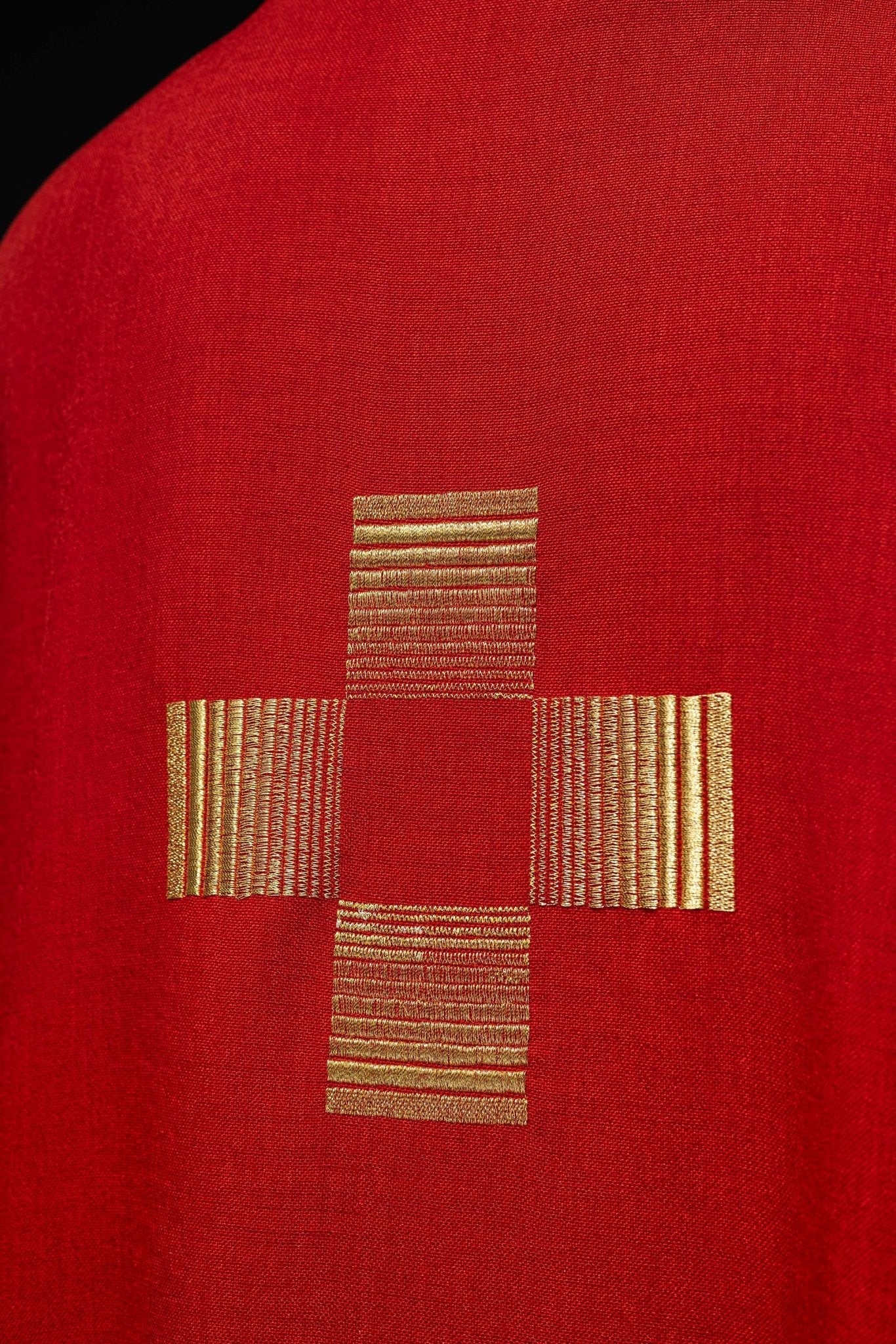 Chasuble with embroidered Crosses in red HA7011 - 02 CZERWONY - HAFTINAUSA.COM