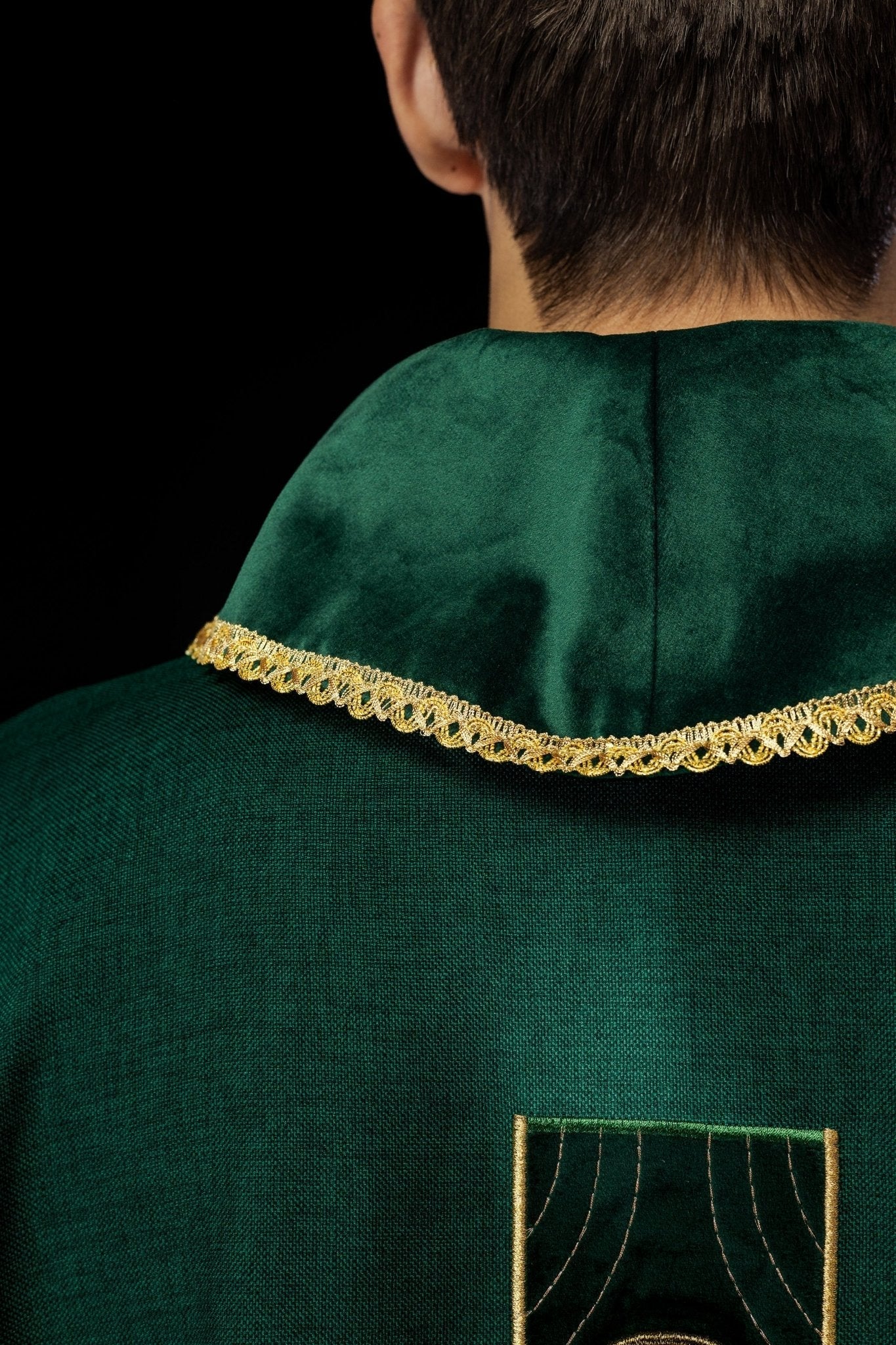 Chasuble with embroidered gold crosses and piping on the collar in green S - 7068 - 01 - 70 - HAFTINAUSA.COM