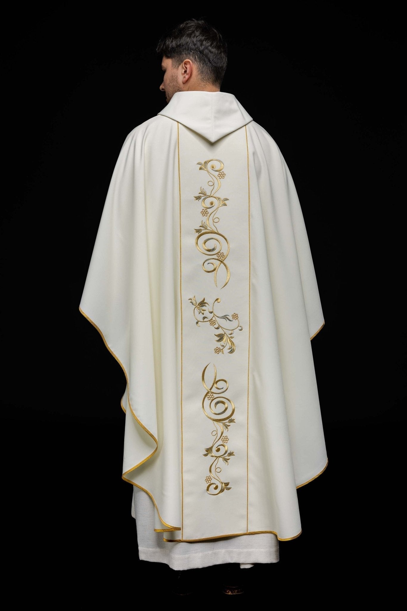 Chasuble with embroidered image of the Holy Trinity KOW2/032/05/01 - HAFTINAUSA.COM
