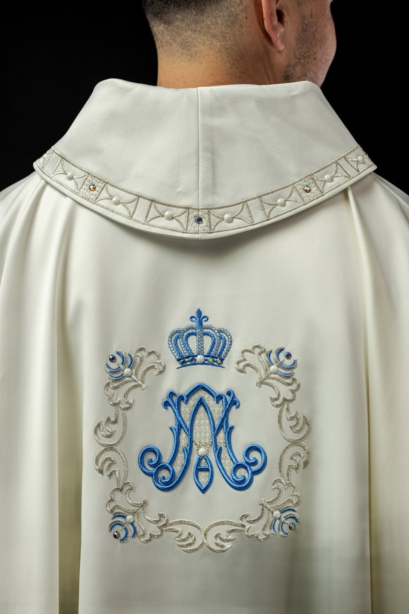 Chasuble with embroidered Marian image LE/7041/05 - HAFTINAUSA.COM