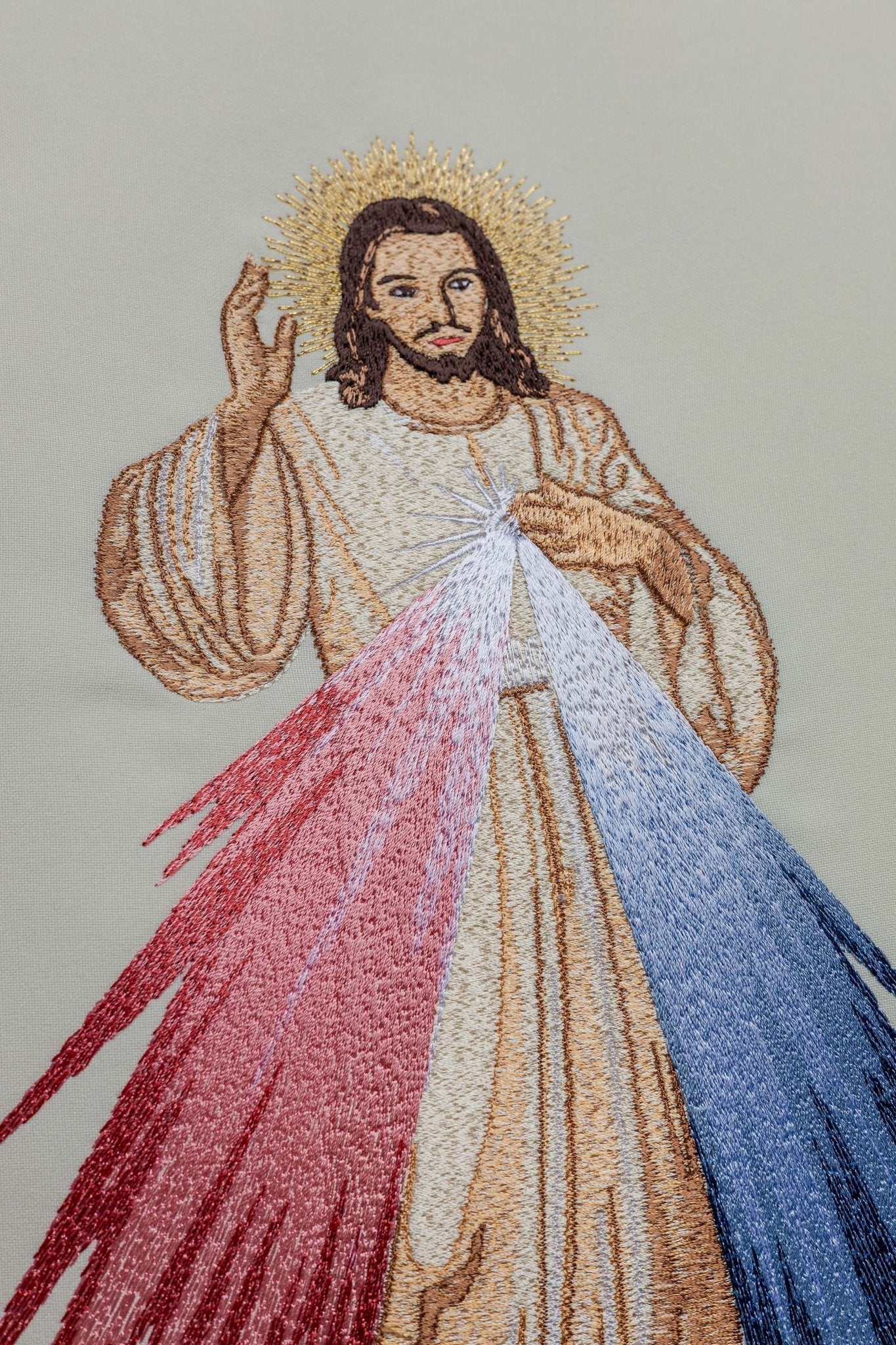 Chasuble with embroidered Merciful Jesus and IHS symbol KOR/113/5 Ecru KOR/113/05/01 ECRU - HAFTINAUSA.COM