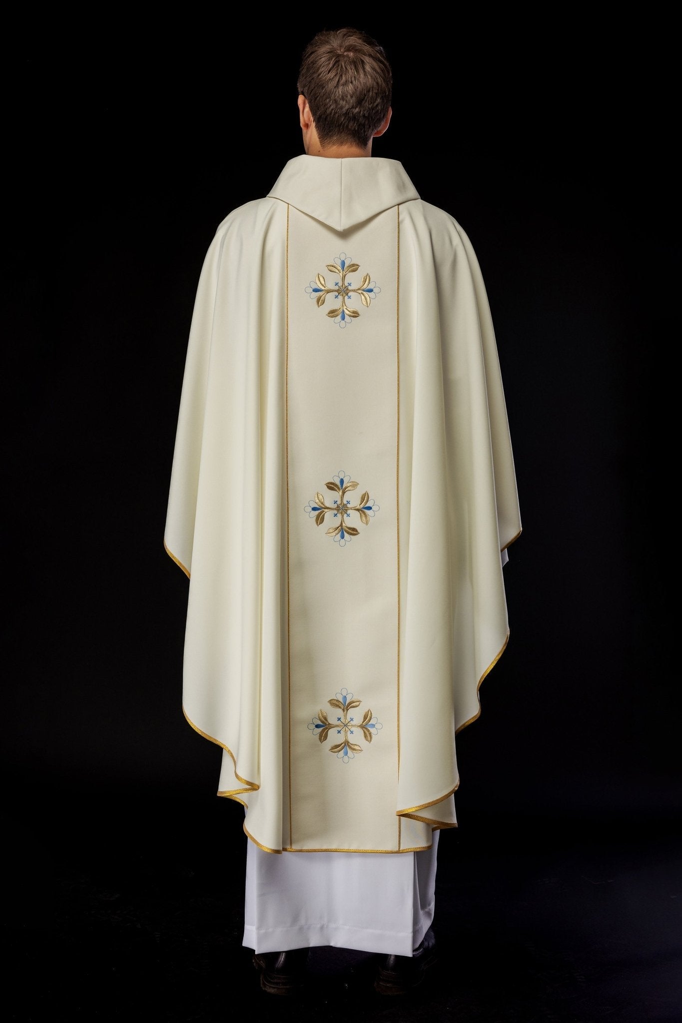 Chasuble with embroidered Our Lady and Child motif KOW2/007/05/01 - HAFTINAUSA.COM