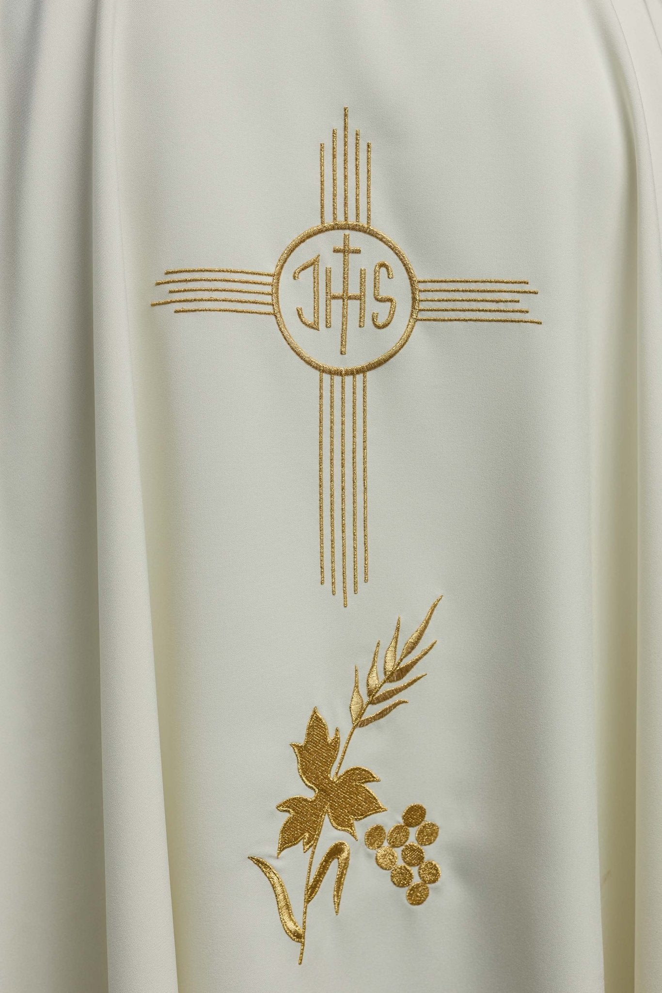 Chasuble with IHS embroidery in ecru KOR/003/05/12 ECRU - CHASUBLES.COM