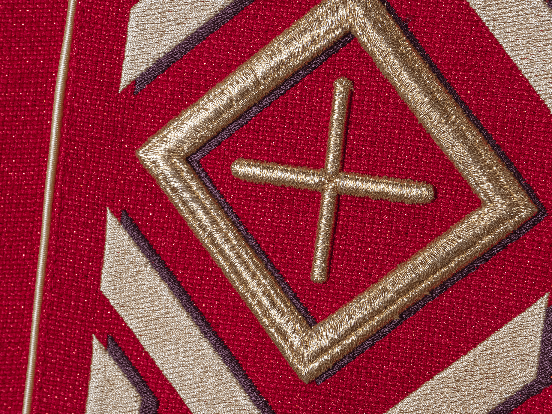 Chasuble with lots of embroidery KOR/271/02/71 - HAFTINAUSA.COM
