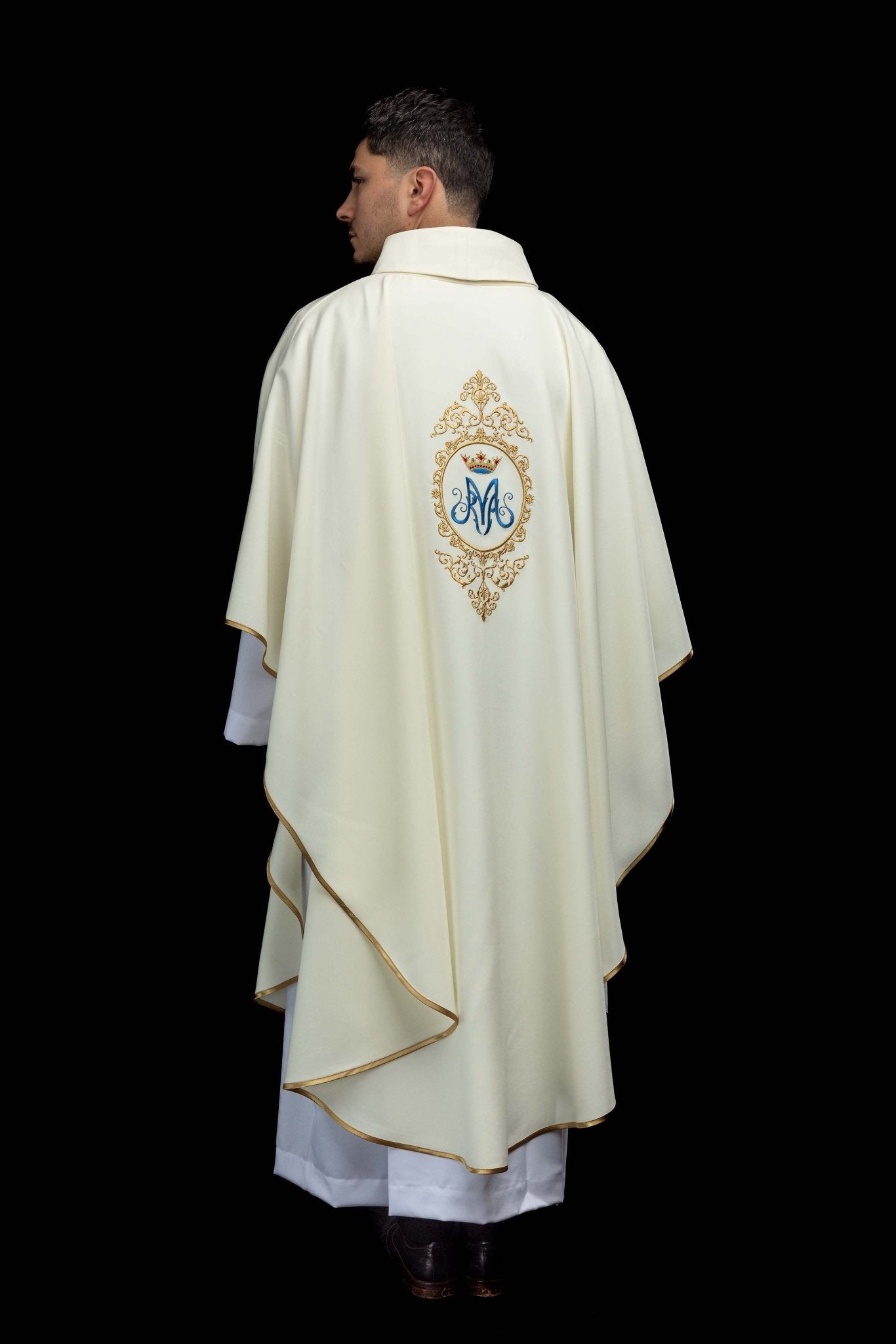Chasuble with Marian motif framed by gold embroidery KOR/232/05/12 ECRU - CHASUBLES.COM