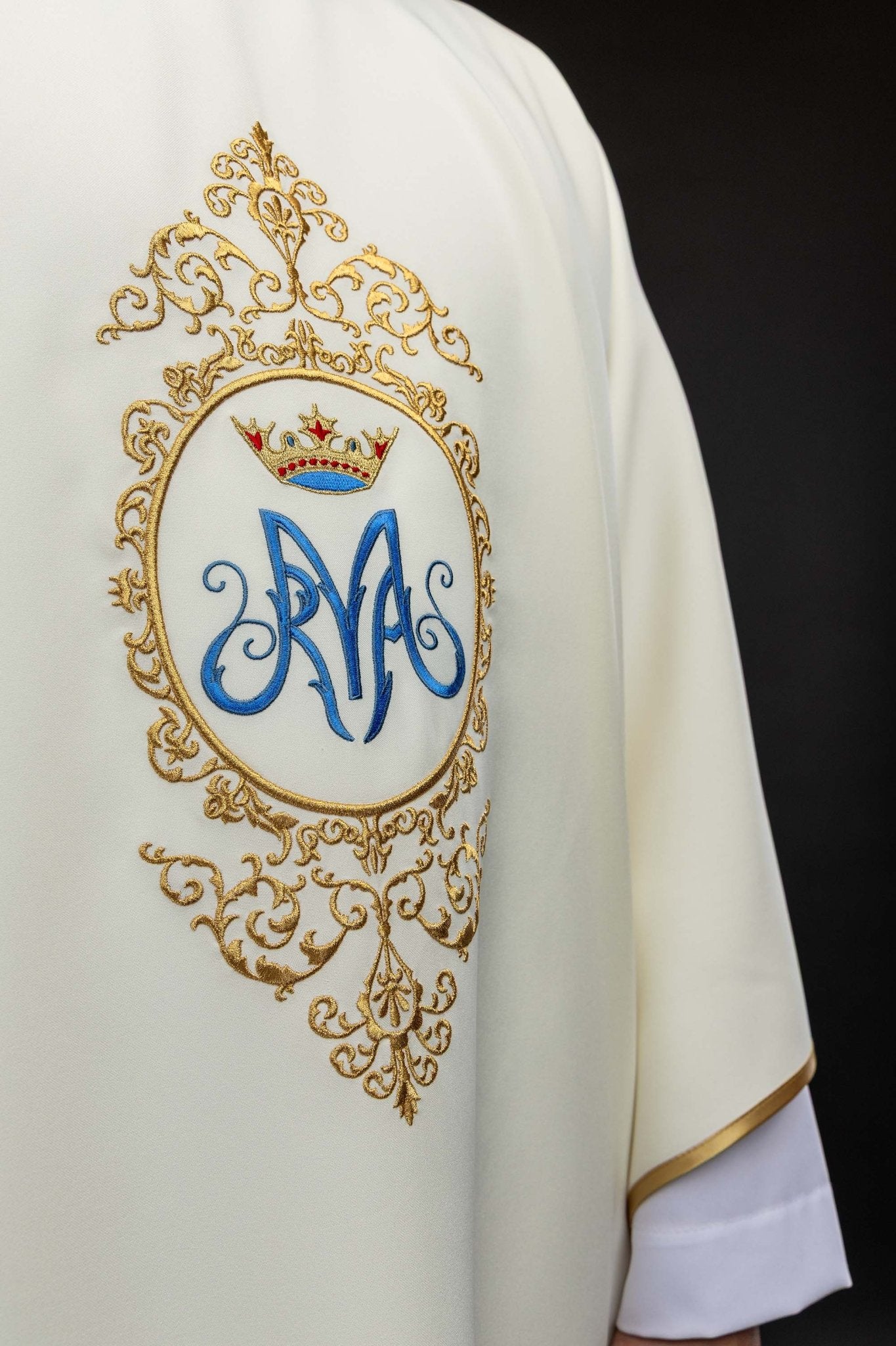 Chasuble with Marian motif framed by gold embroidery KOR/232/05/12 ECRU - CHASUBLES.COM