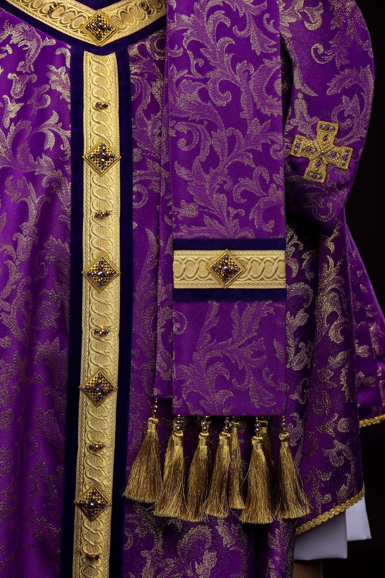 Chasuble with natural stones Handmade 7003 HM/7003/03/90 - CHASUBLES.COM