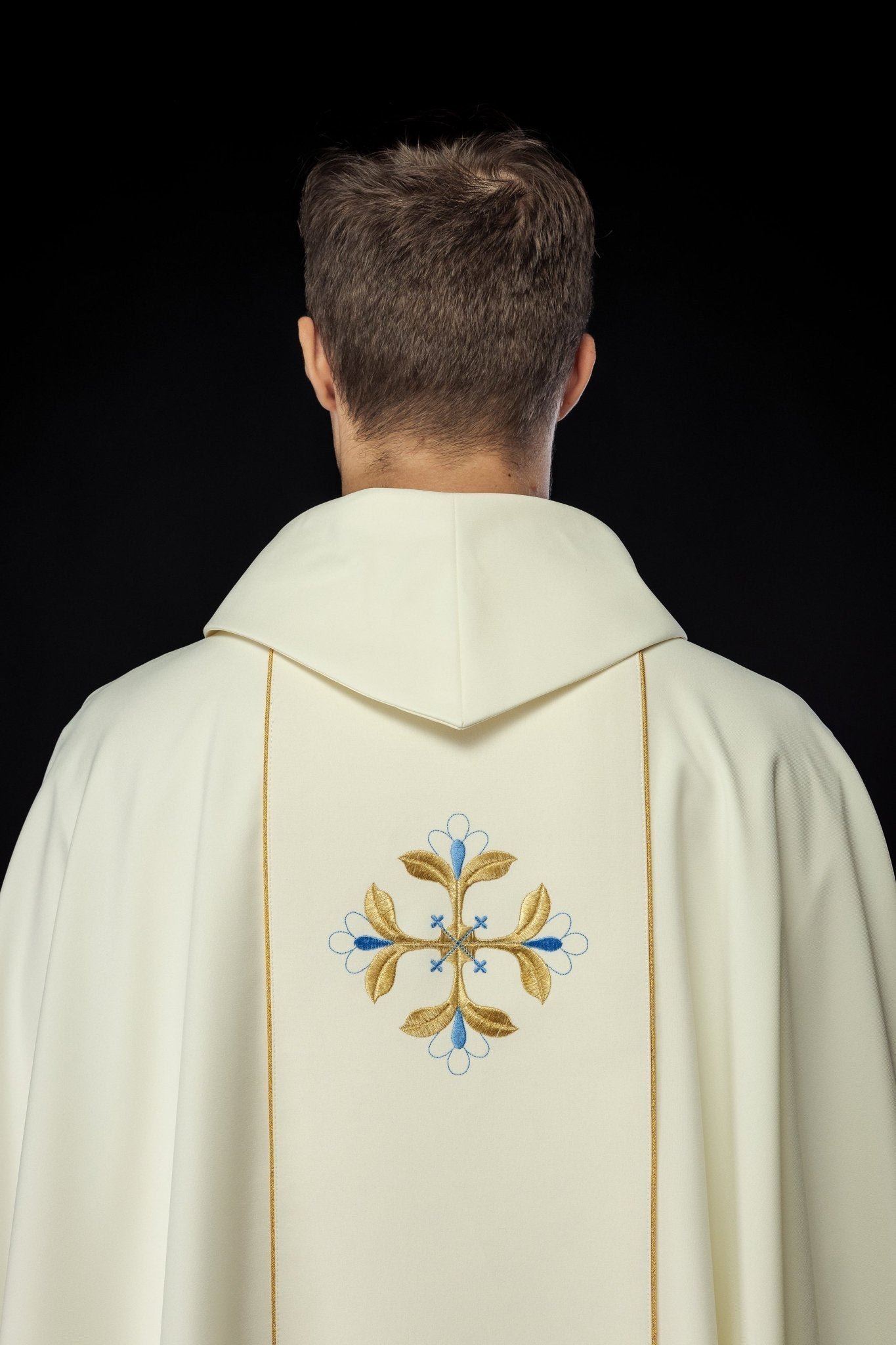 Chasuble with Our Lady of the Assumption embroidery KOW2/008/05/01 - HAFTINAUSA.COM