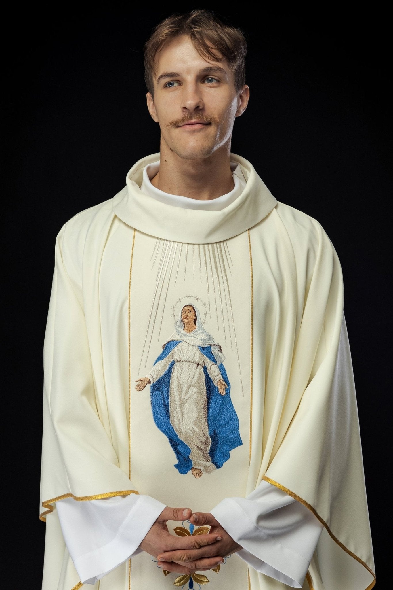 Chasuble with Our Lady of the Assumption embroidery KOW2/008/05/01 - HAFTINAUSA.COM