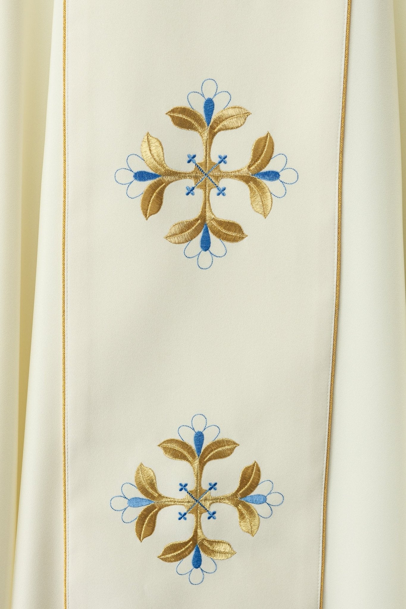 Chasuble with Our Lady of the Assumption embroidery KOW2/008/05/01 - HAFTINAUSA.COM
