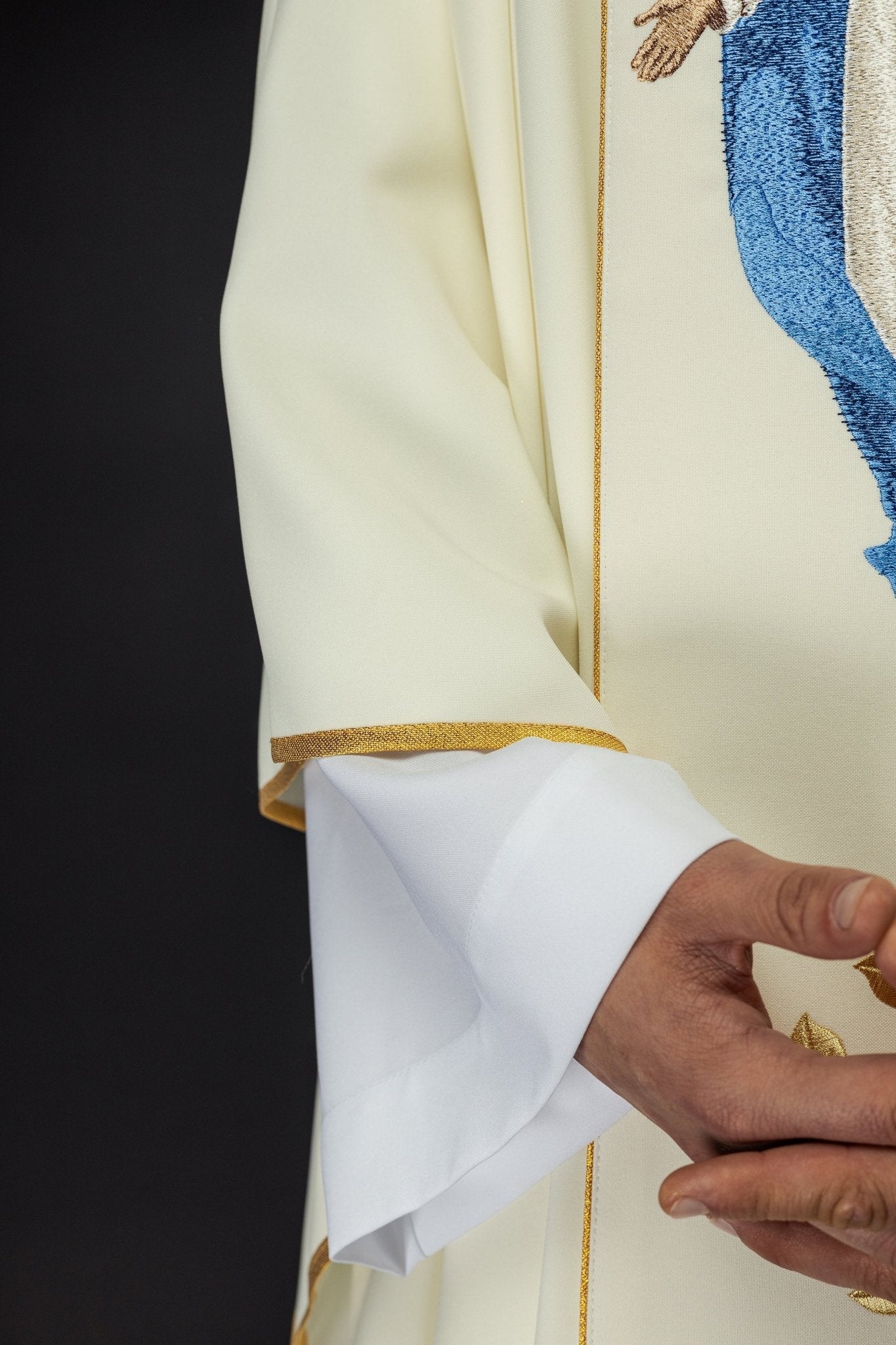 Chasuble with Our Lady of the Assumption embroidery KOW2/008/05/01 - HAFTINAUSA.COM