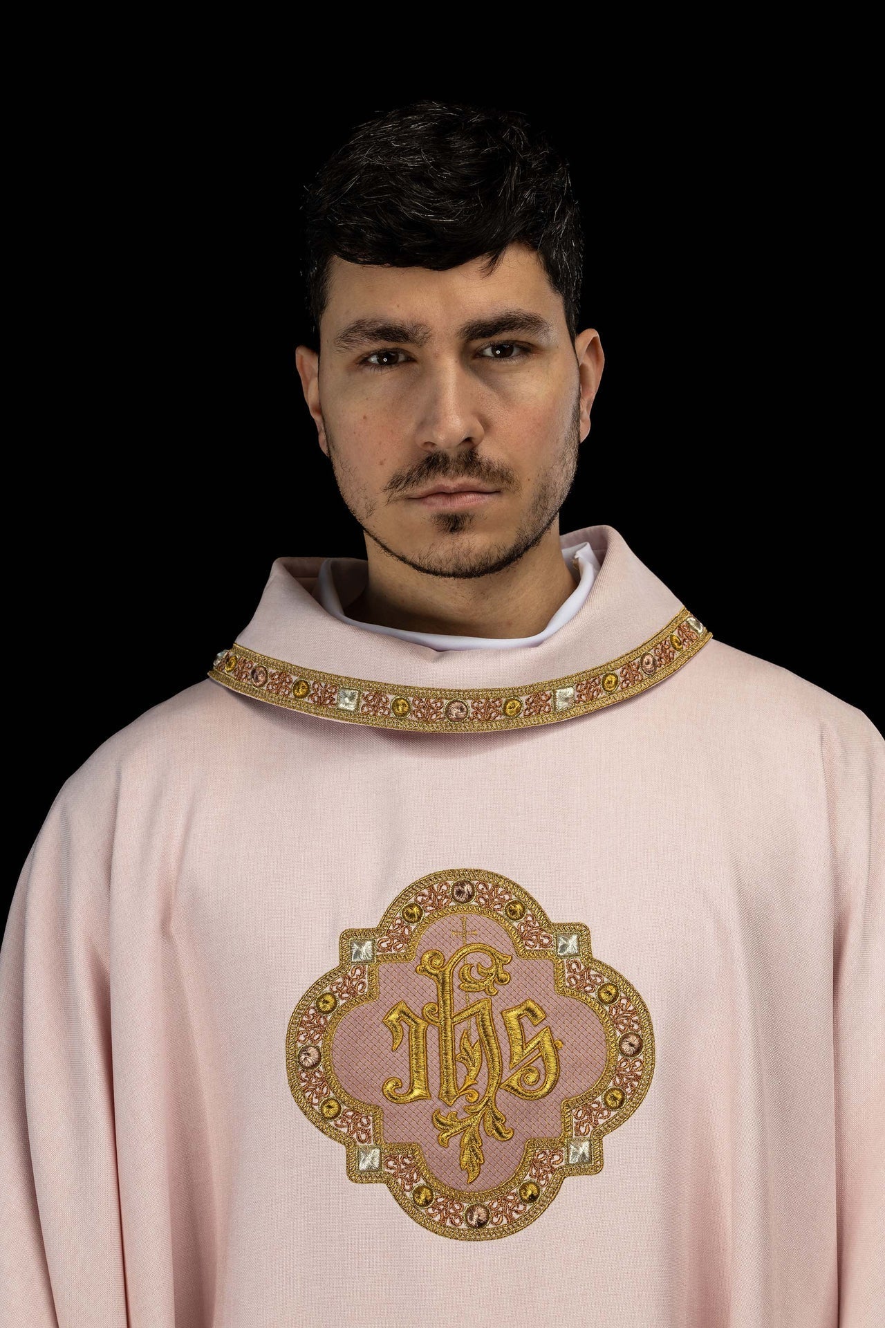 Chasuble with pink trim around the IHS embroidery and collar S-7073-08-70 - CHASUBLES.COM
