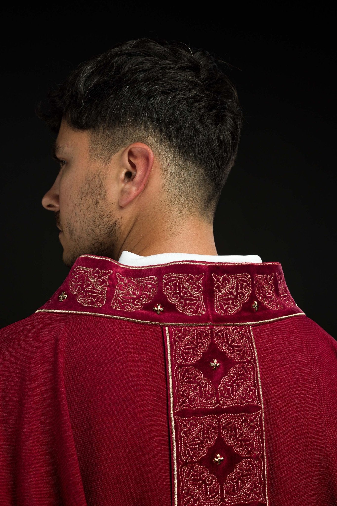 Chasuble with richly embroidered belt and collar in red S-7057-02-70 - CHASUBLES.COM