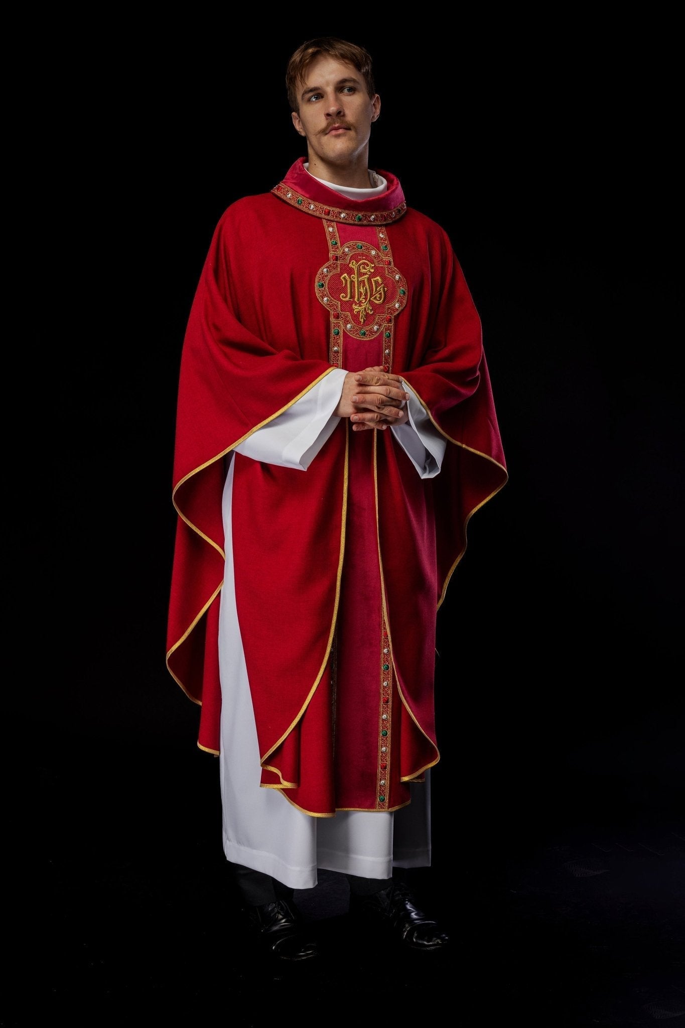 Chasuble with richly embroidered belt and piping around IHS collar embroidery in red S - 7067 - 02 - 70 - HAFTINAUSA.COM
