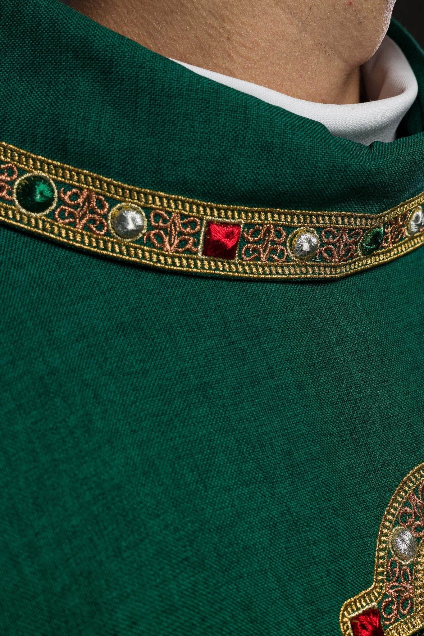 Chasuble with richly embroidered belt and piping around the IHS embroidery and collar in green S - 7073 - 01 - 70 - HAFTINAUSA.COM
