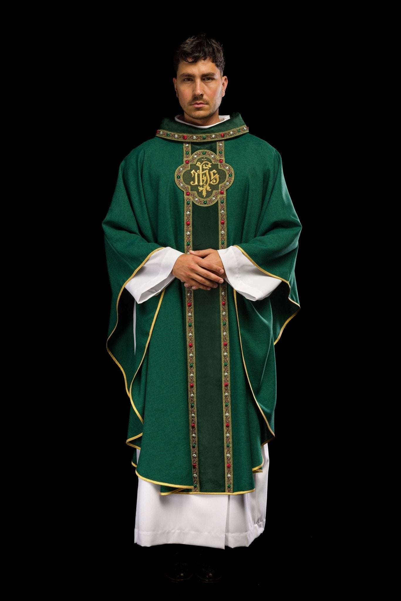 Chasuble with richly embroidered belt and piping around the IHS I collar embroidery in green S - 7067 - 01 - 70 - HAFTINAUSA.COM