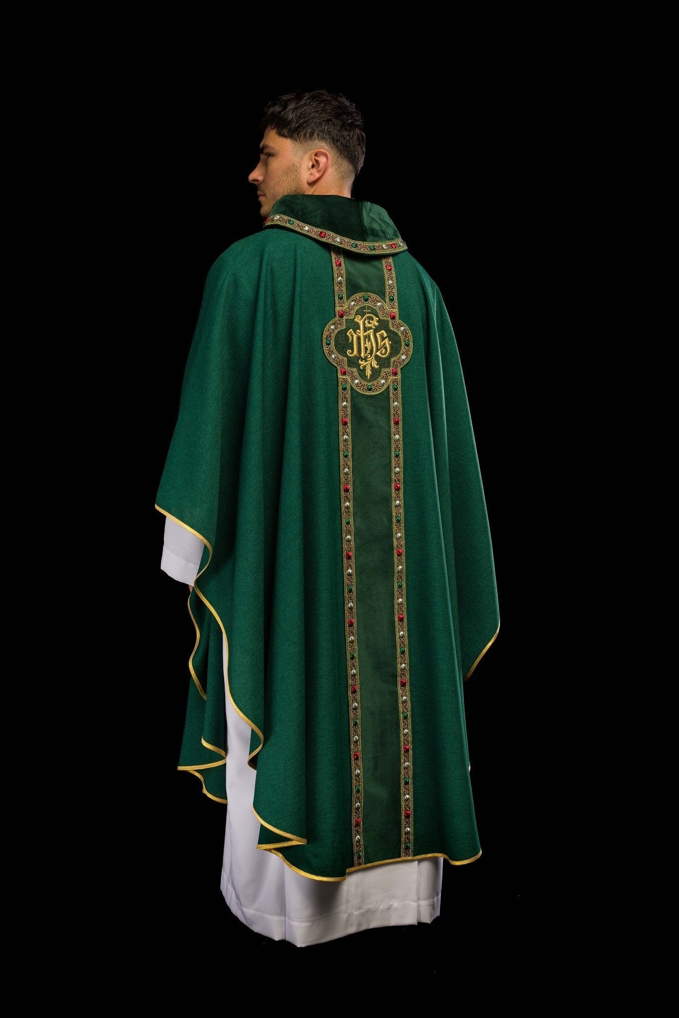 Chasuble with richly embroidered belt and piping around the IHS I collar embroidery in green S - 7067 - 01 - 70 - HAFTINAUSA.COM
