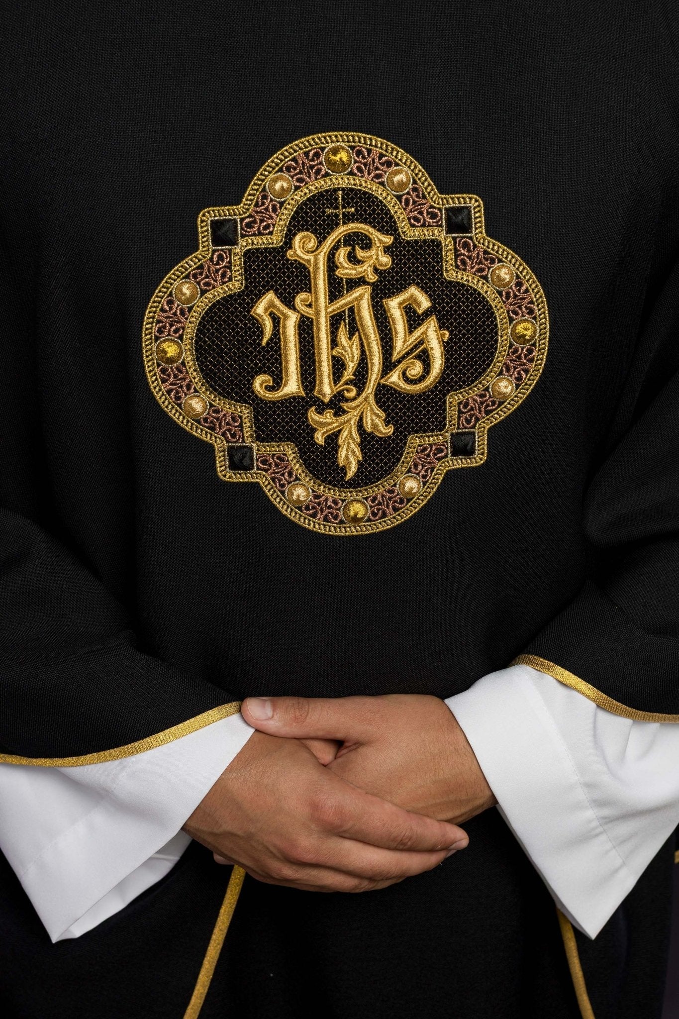 Chasuble with richly embroidered belt and trim around the IHS embroidery and collar in black S - 7073 - 07 - 70 - HAFTINAUSA.COM