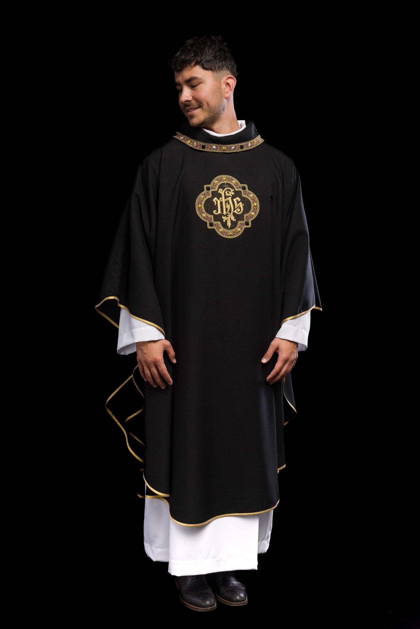 Chasuble with richly embroidered belt and trim around the IHS embroidery and collar in black S - 7073 - 07 - 70 - HAFTINAUSA.COM