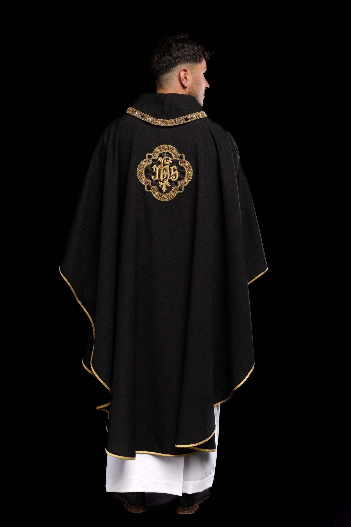 Chasuble with richly embroidered belt and trim around the IHS embroidery and collar in black S - 7073 - 07 - 70 - HAFTINAUSA.COM
