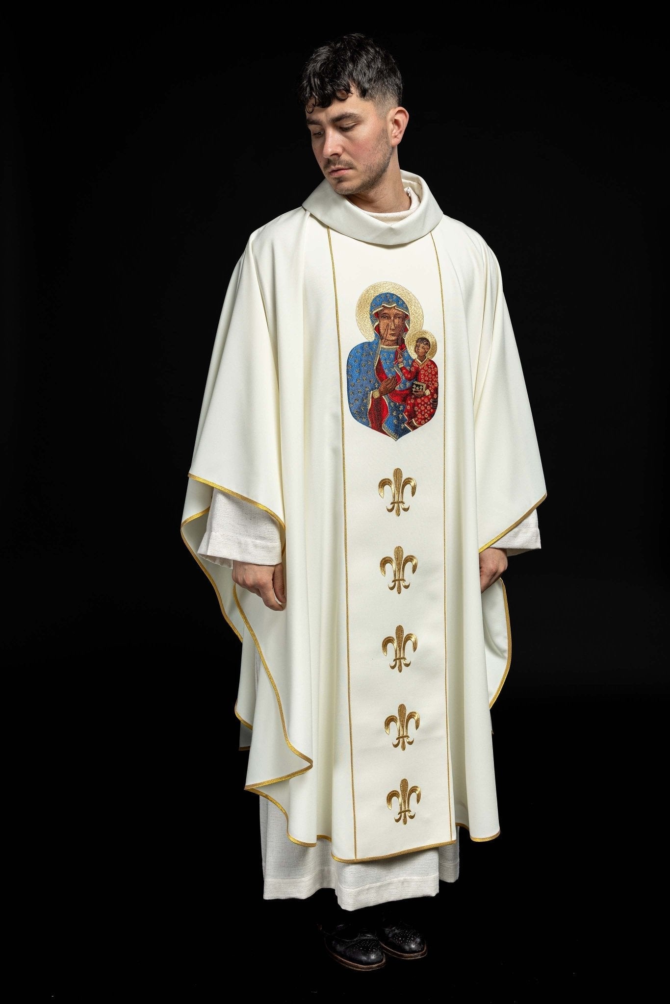 Chasuble with the image of Our Lady of Częstochowa in ecru KOR/201/05/01 ECRU - HAFTINAUSA.COM