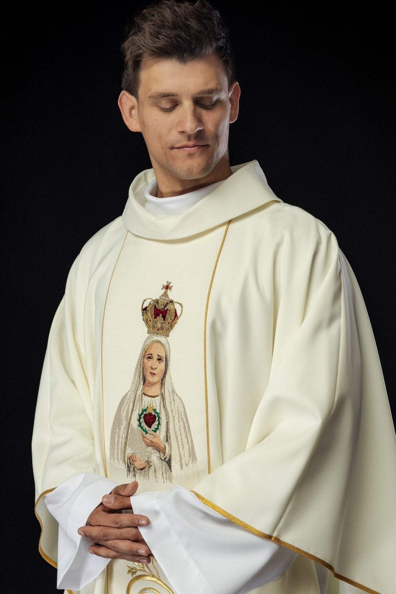 Chasuble with the image of Our Lady of Fatima KOW2/004/05/01 - HAFTINAUSA.COM