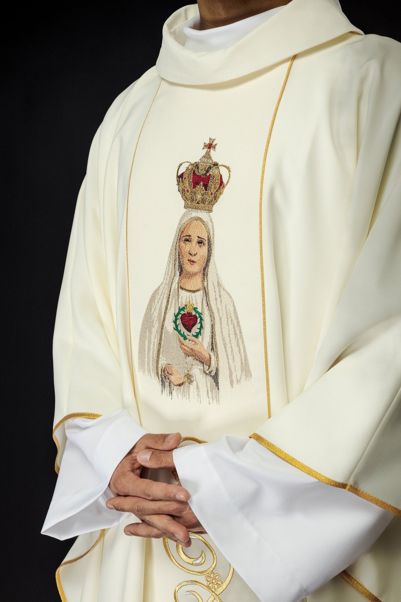 Chasuble with the image of Our Lady of Fatima KOW2/004/05/01 - HAFTINAUSA.COM