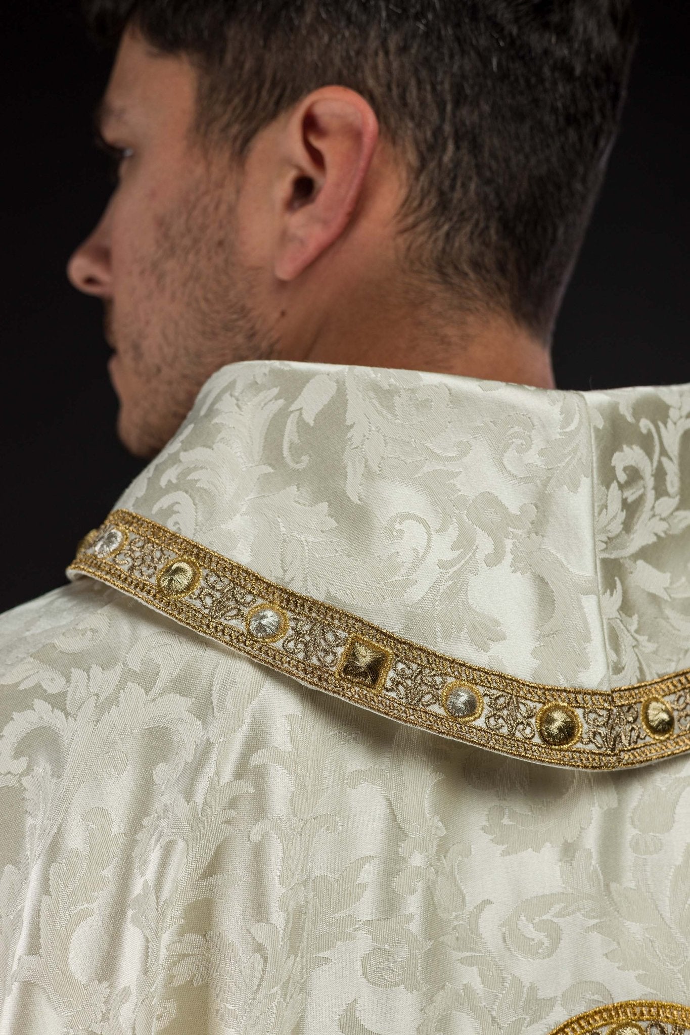 Chasuble with the Lamb of God for Easter made of decorative fabric S-7072-05-88 - CHASUBLES.COM