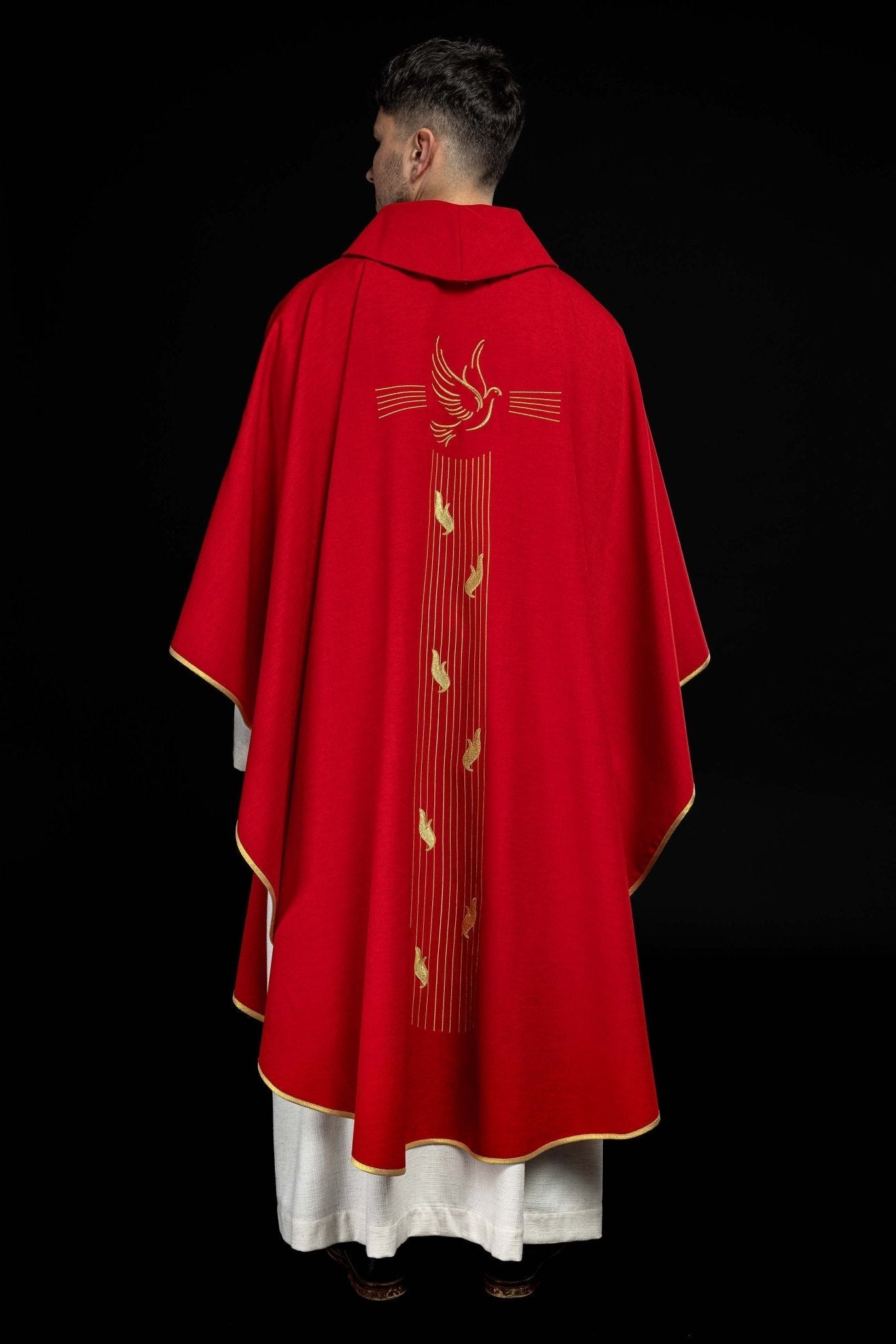 Chasuble with the symbol of the Holy Spirit KOR/218/02/62 CZERWONY - HAFTINAUSA.COM