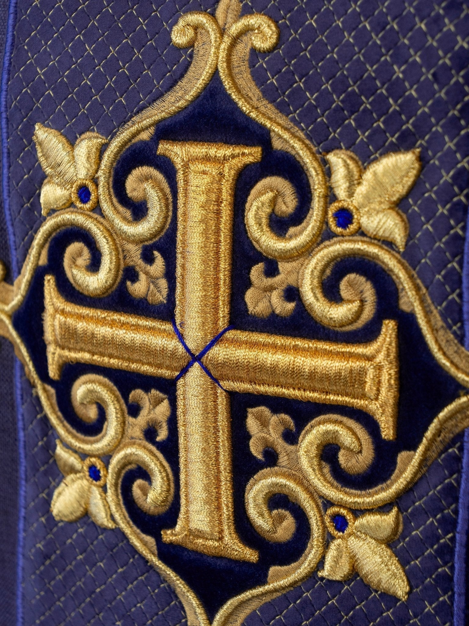 Chasuble with Velvet Purple Band and Cross Embroidery LE/7030/03 - HAFTINAUSA.COM