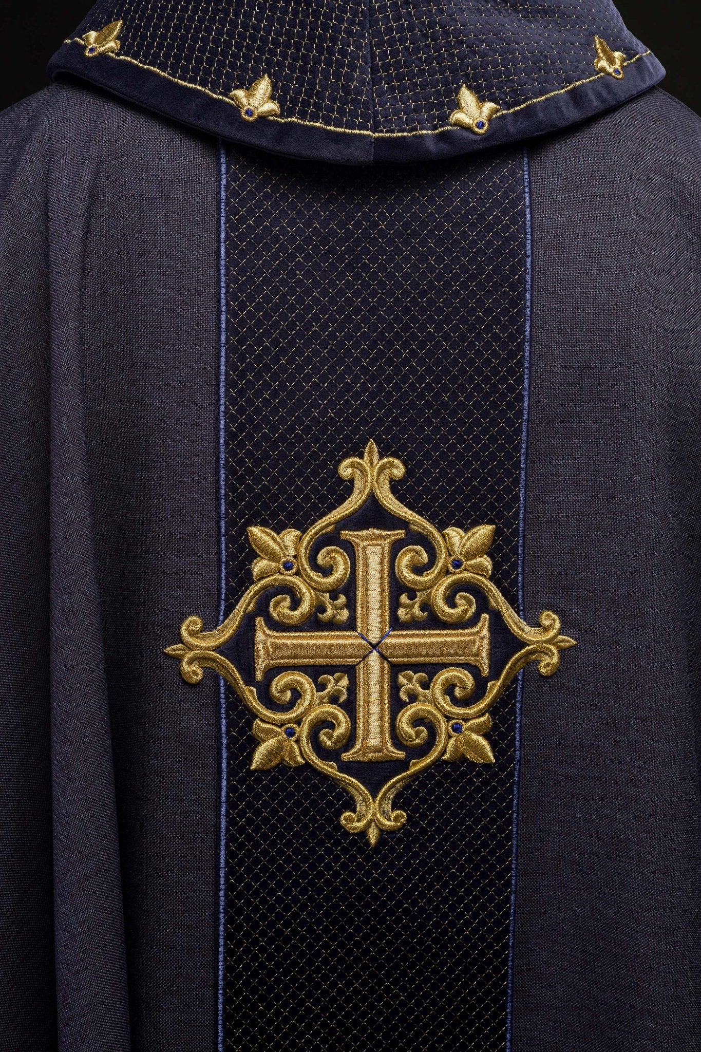 Chasuble with Velvet Purple Band and Cross Embroidery LE/7030/03 - HAFTINAUSA.COM