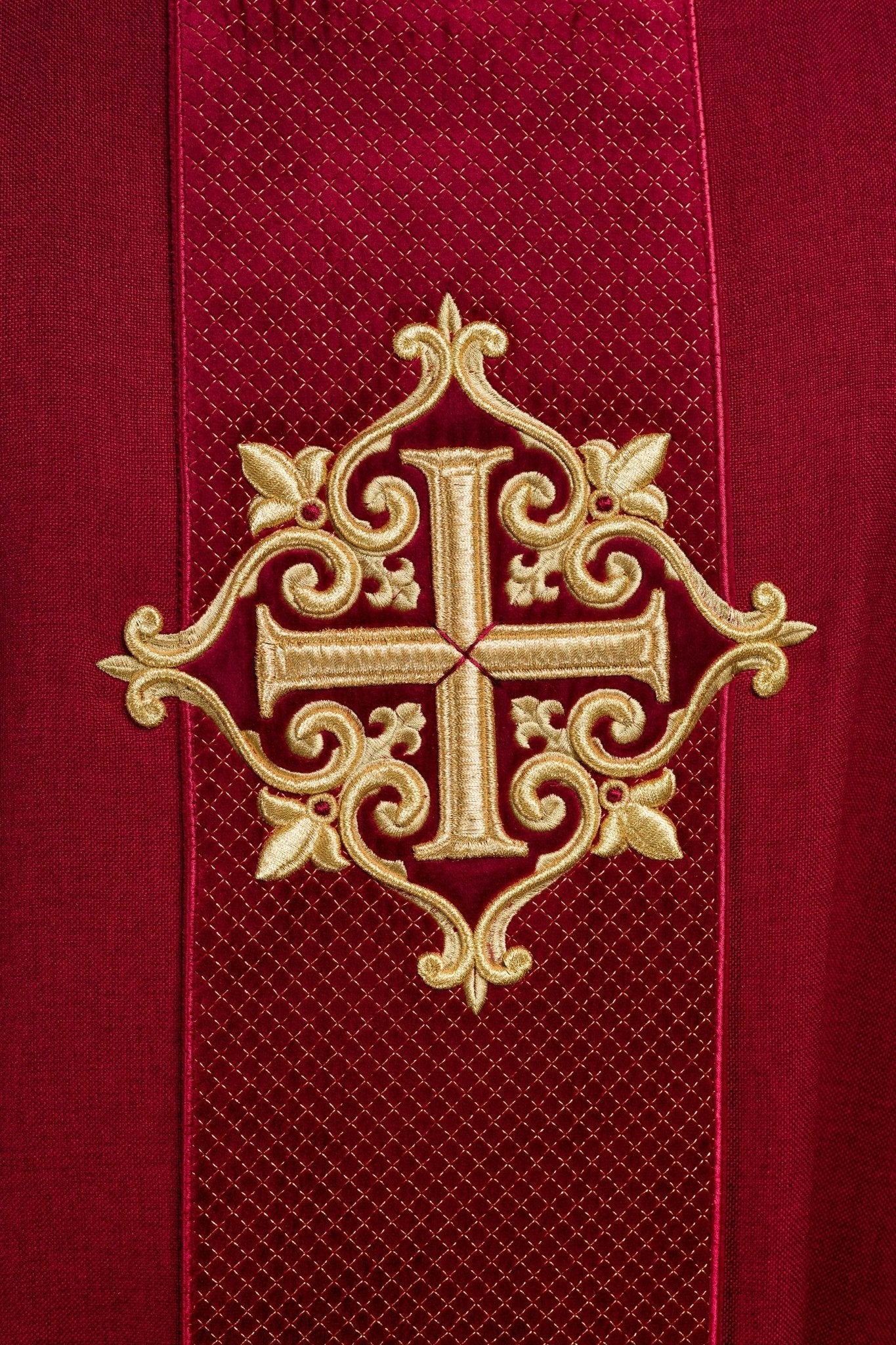Chasuble with Velvet Red Band and Cross Embroidery LE/7030/02 - CHASUBLES.COM
