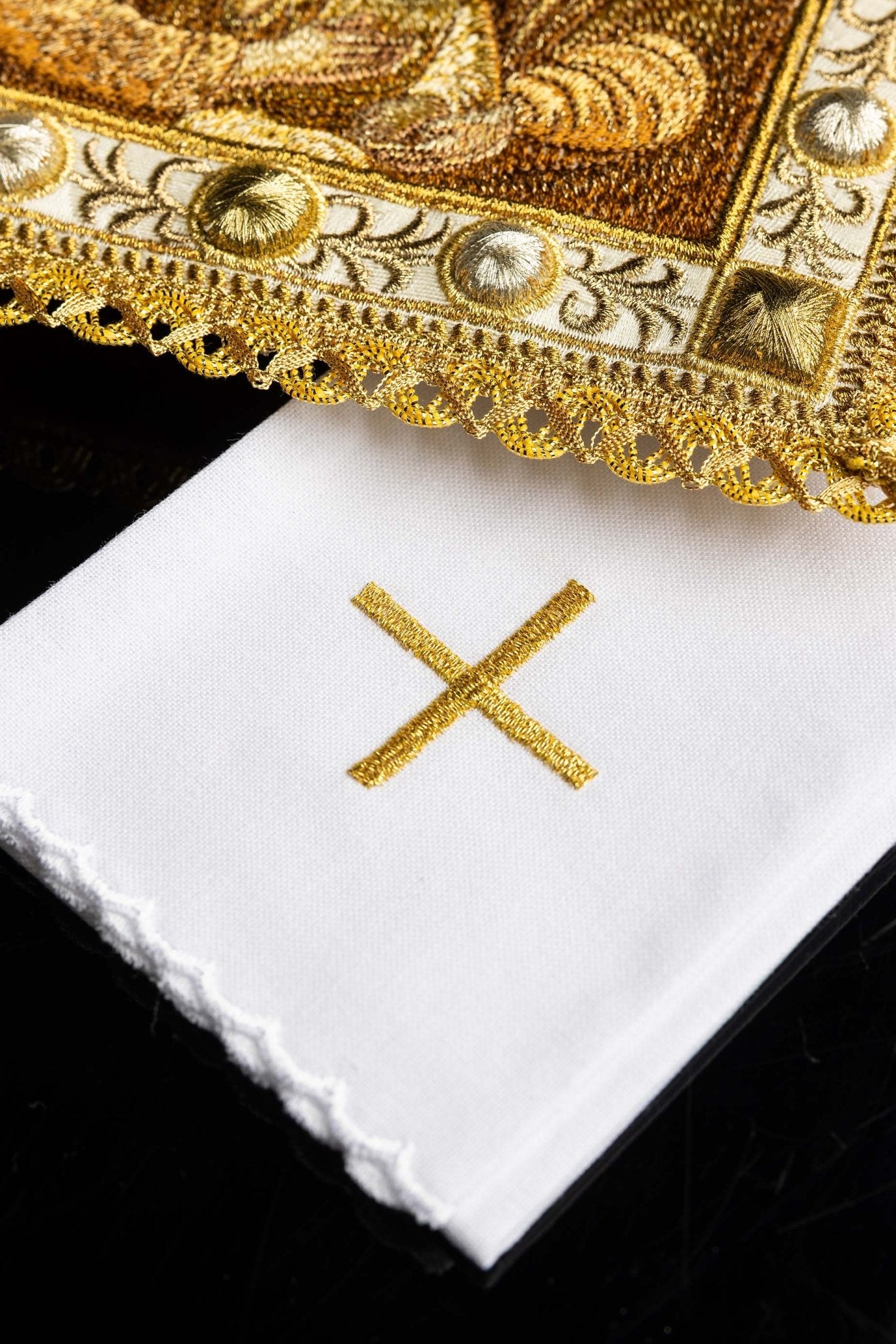 Christmas Chalice Linen Set with the Image of the Holy Family S-5575 - CHASUBLES.COM