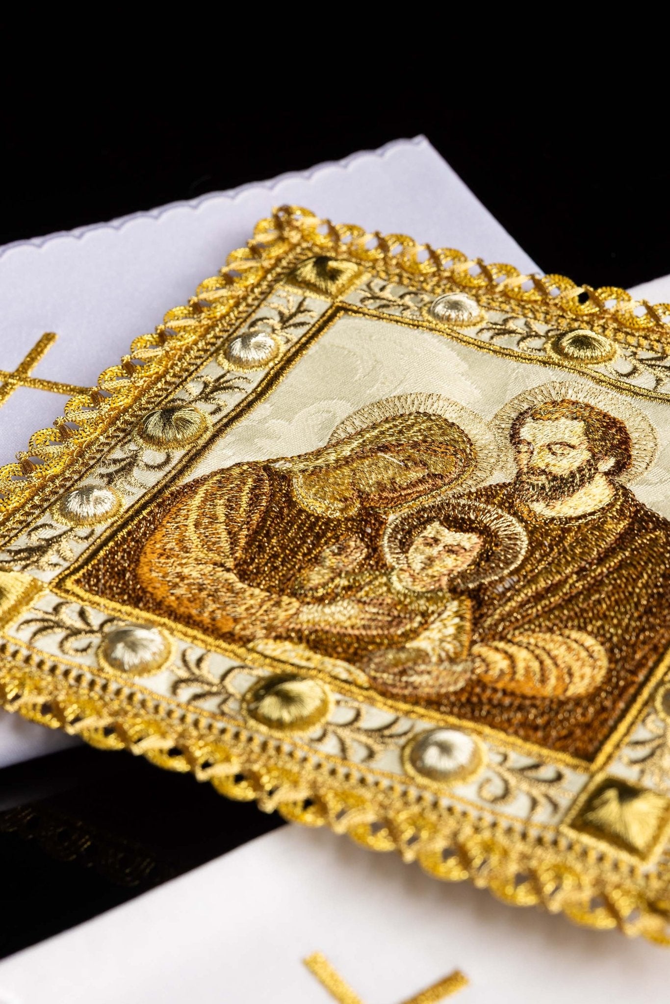 Christmas Chalice Linen Set with the Image of the Holy Family S-5575 - CHASUBLES.COM