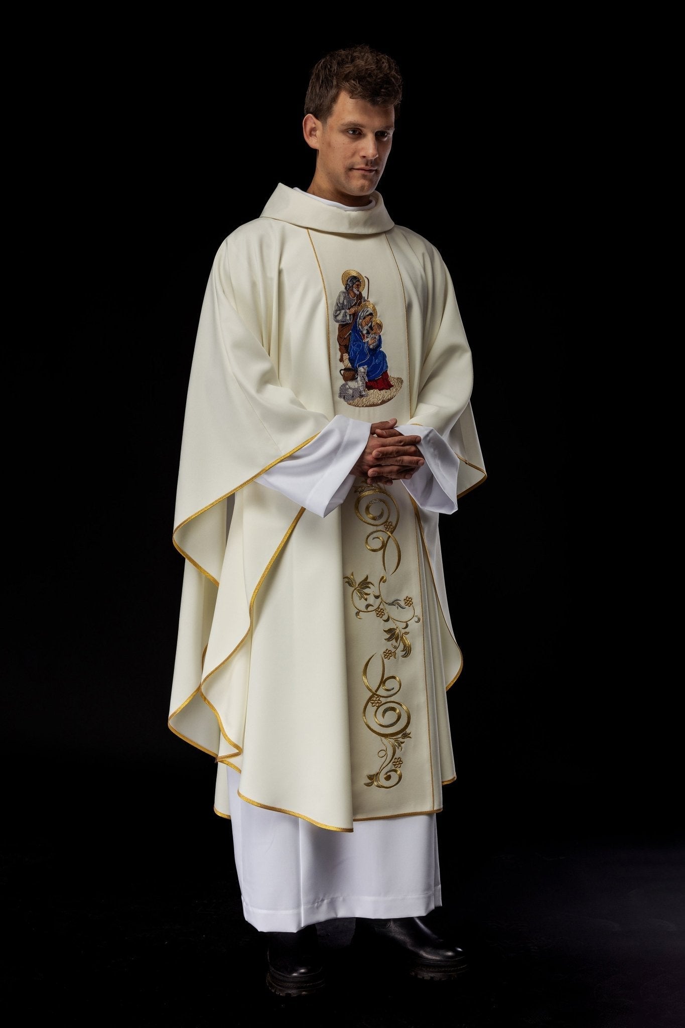Christmas ivory chasuble with the image of Holy Family KOW2/014/05/01 - HAFTINAUSA.COM