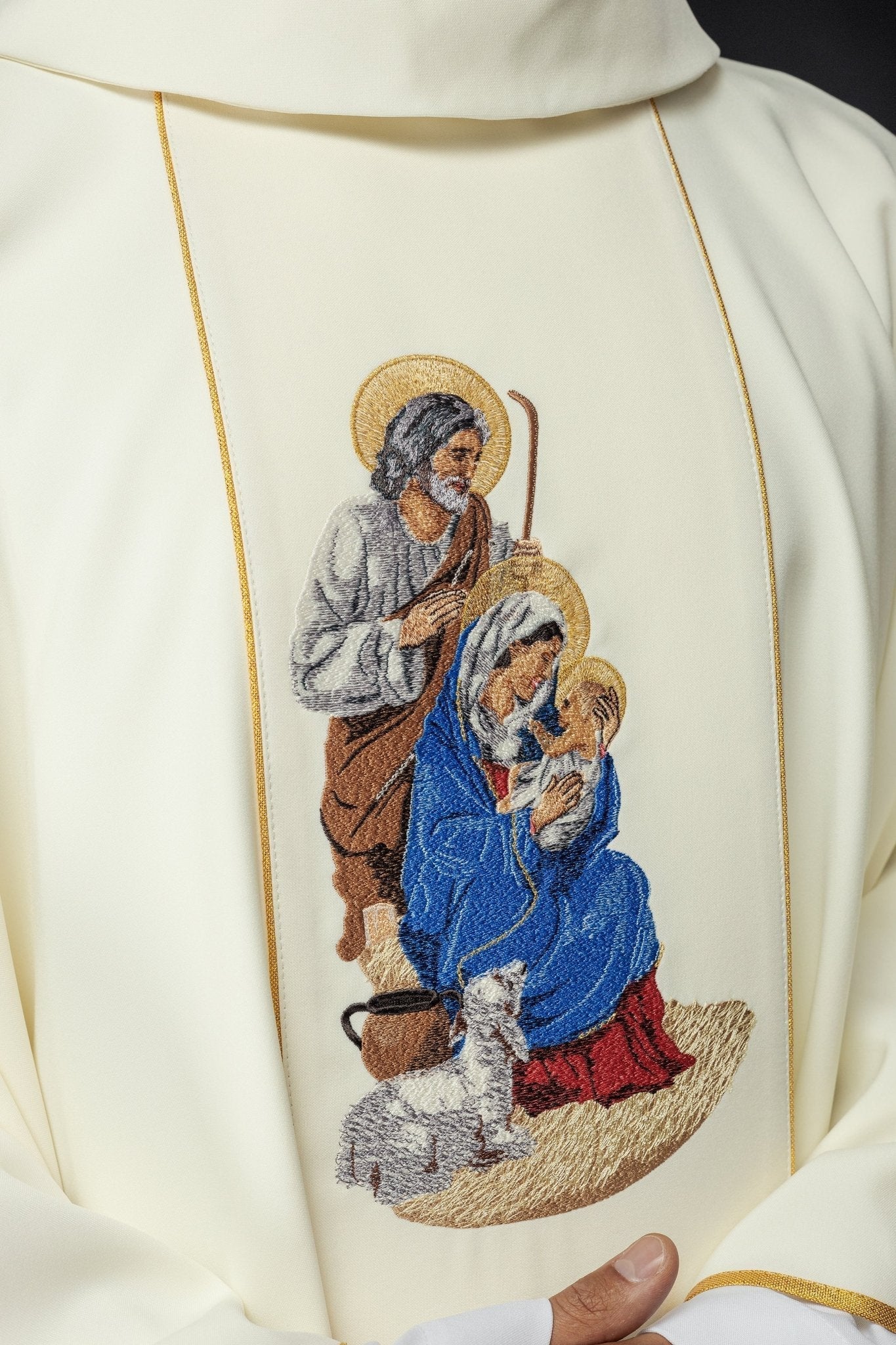 Christmas ivory chasuble with the image of Holy Family KOW2/014/05/01 - HAFTINAUSA.COM