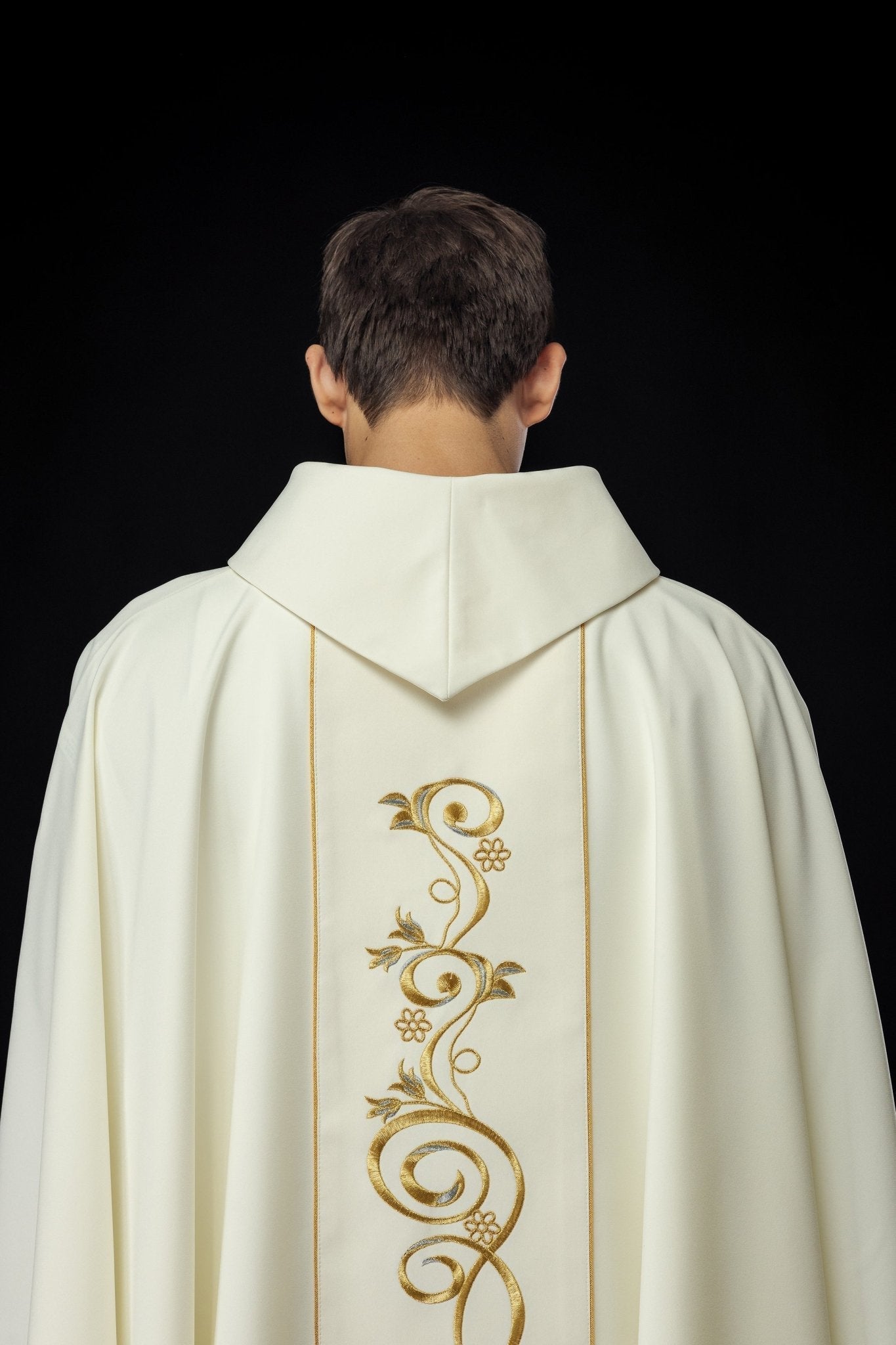 Christmas ivory chasuble with the image of Holy Family KOW2/014/05/01 - HAFTINAUSA.COM