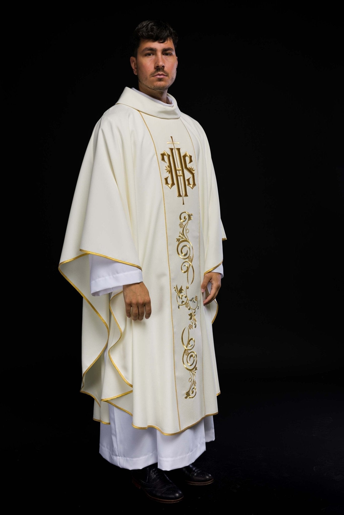 Classic ivory chasuble with embroidred IHS motif KOR/031/05/01 ECRU - HAFTINAUSA.COM