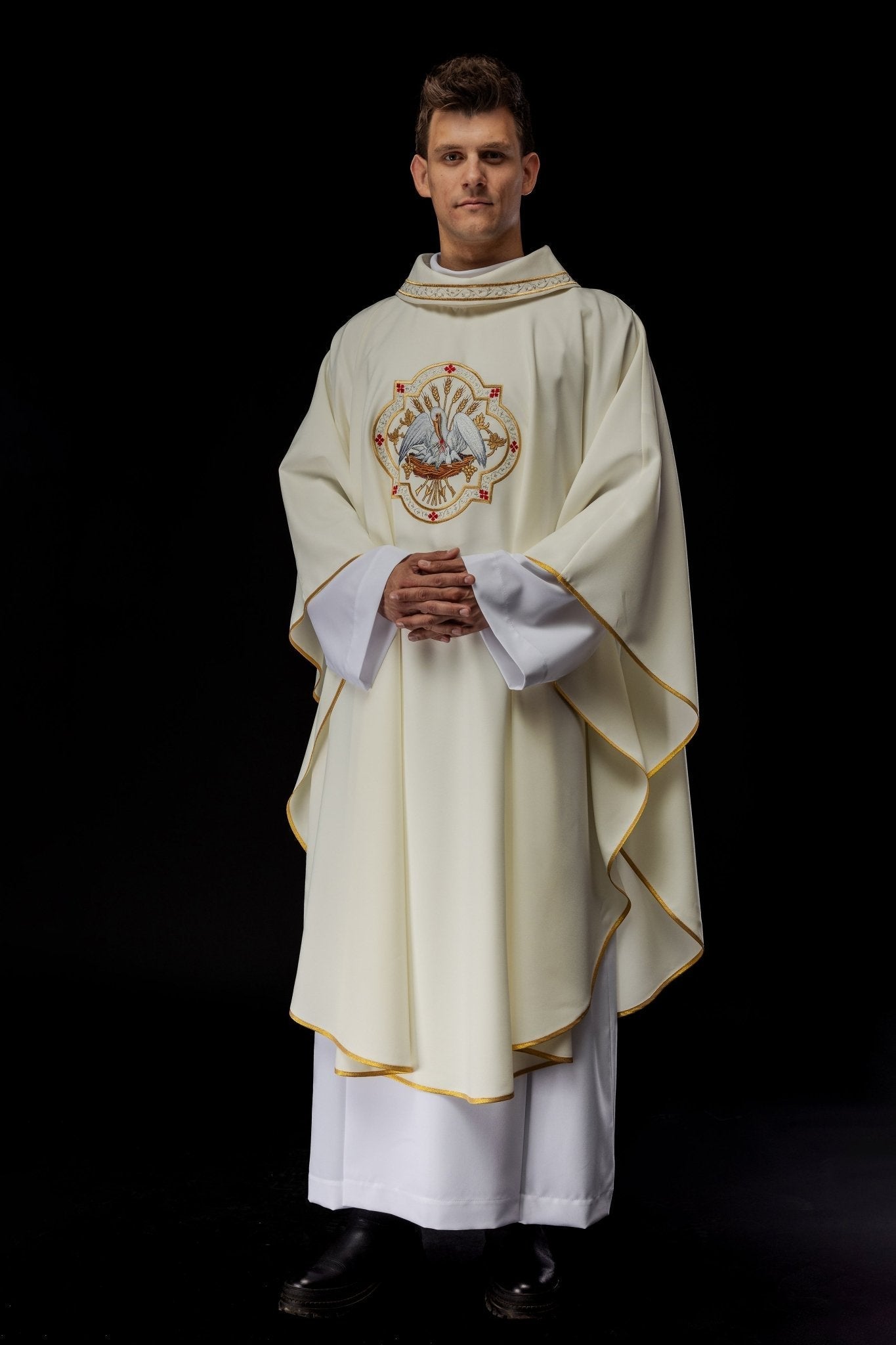 Classic ivory chasuble with Pelican motif embroidery KOR/395/05/01 - HAFTINAUSA.COM