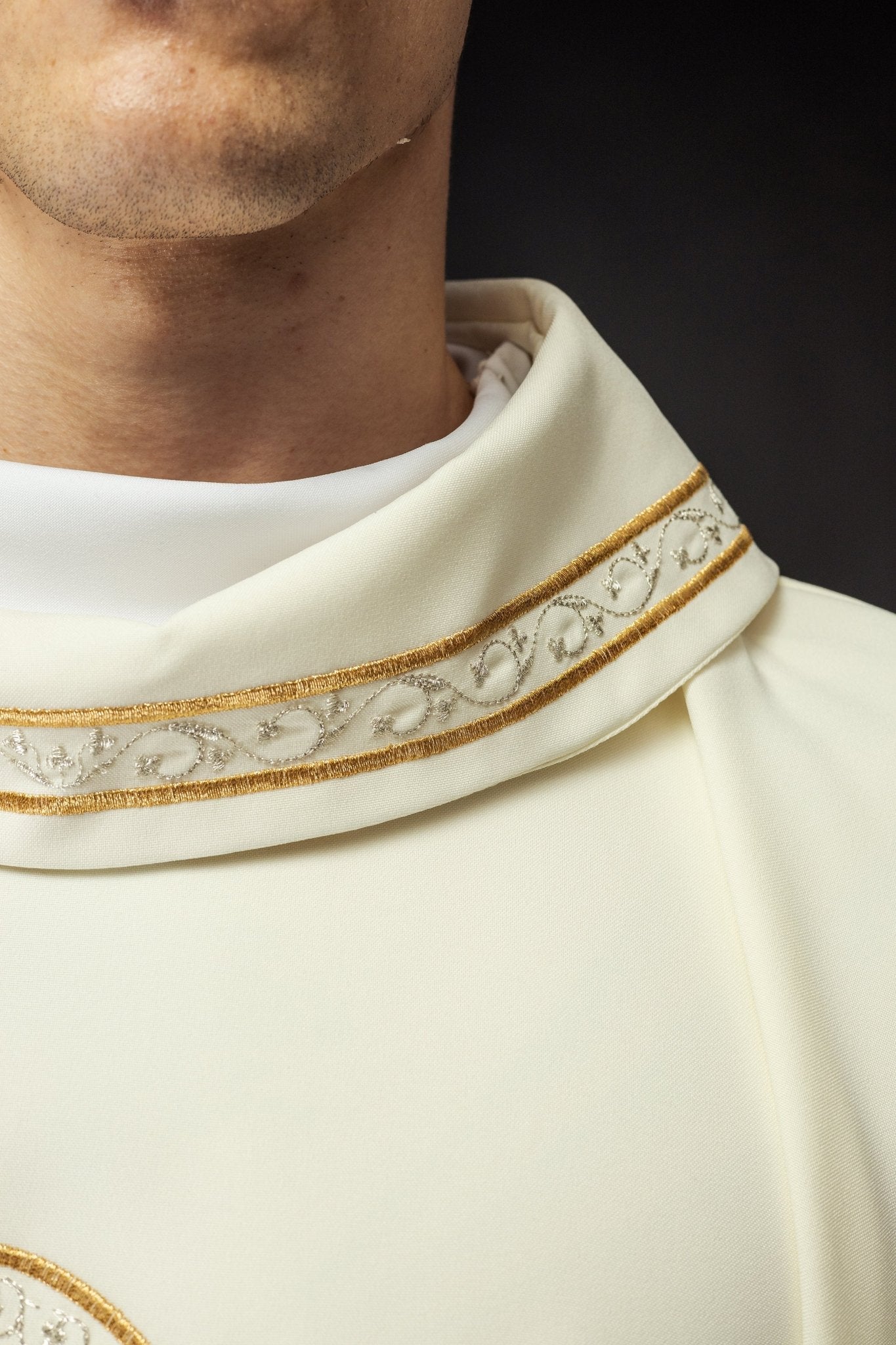 Classic marian chasuble in ivory KOR/393/05/01 - HAFTINAUSA.COM